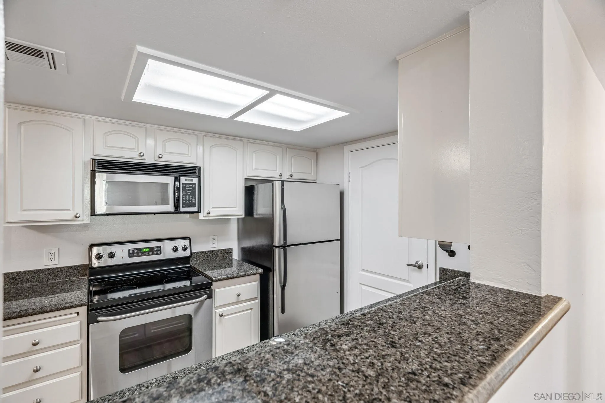 https://cdn.realtyfeed.com/cdn/127/260015311/5ea9748550ceb40249377d727b6cf83a.webp