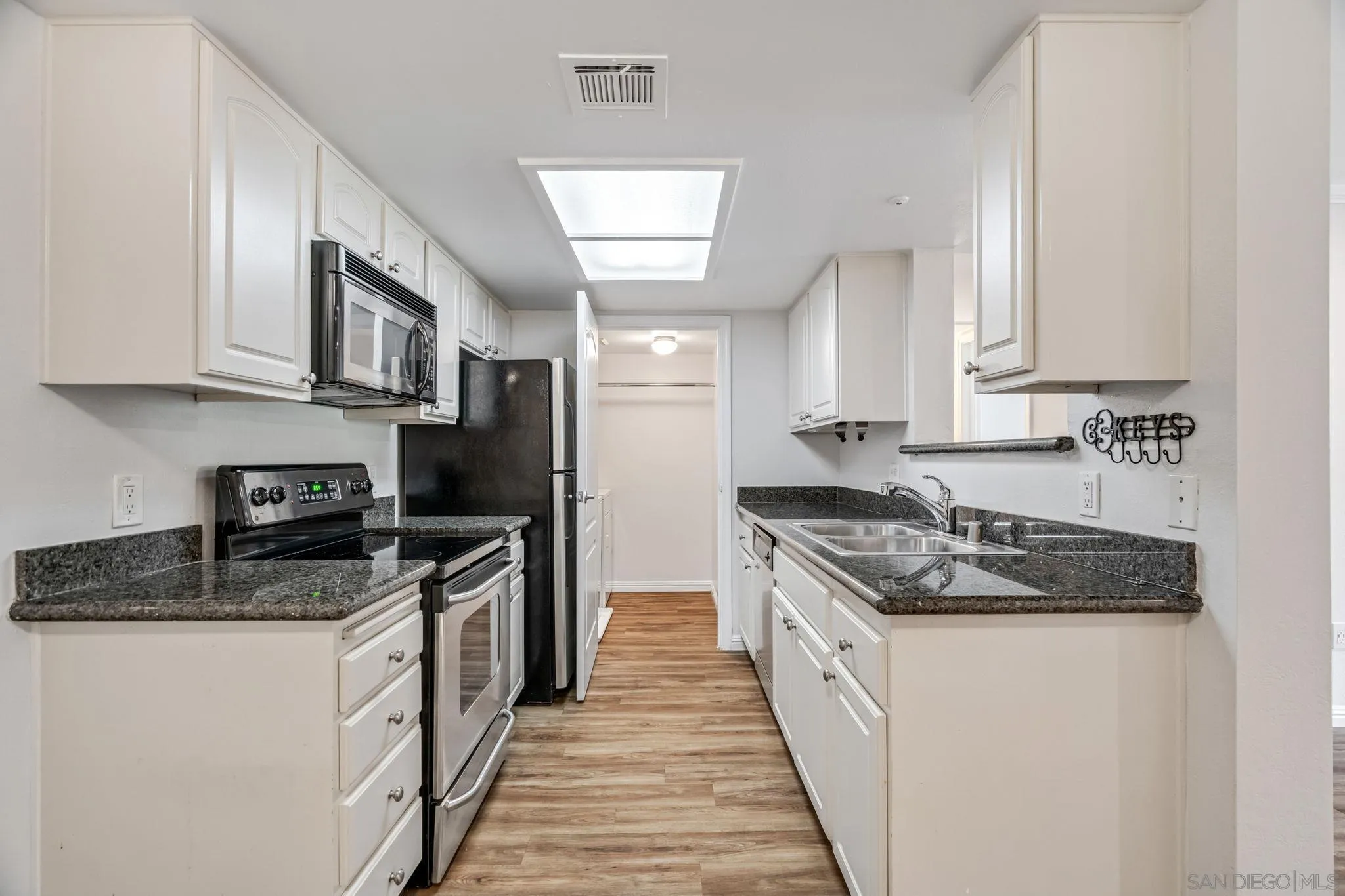 https://cdn.realtyfeed.com/cdn/127/260015311/69d2a377a714253f0b5e0057aa925c9a.webp