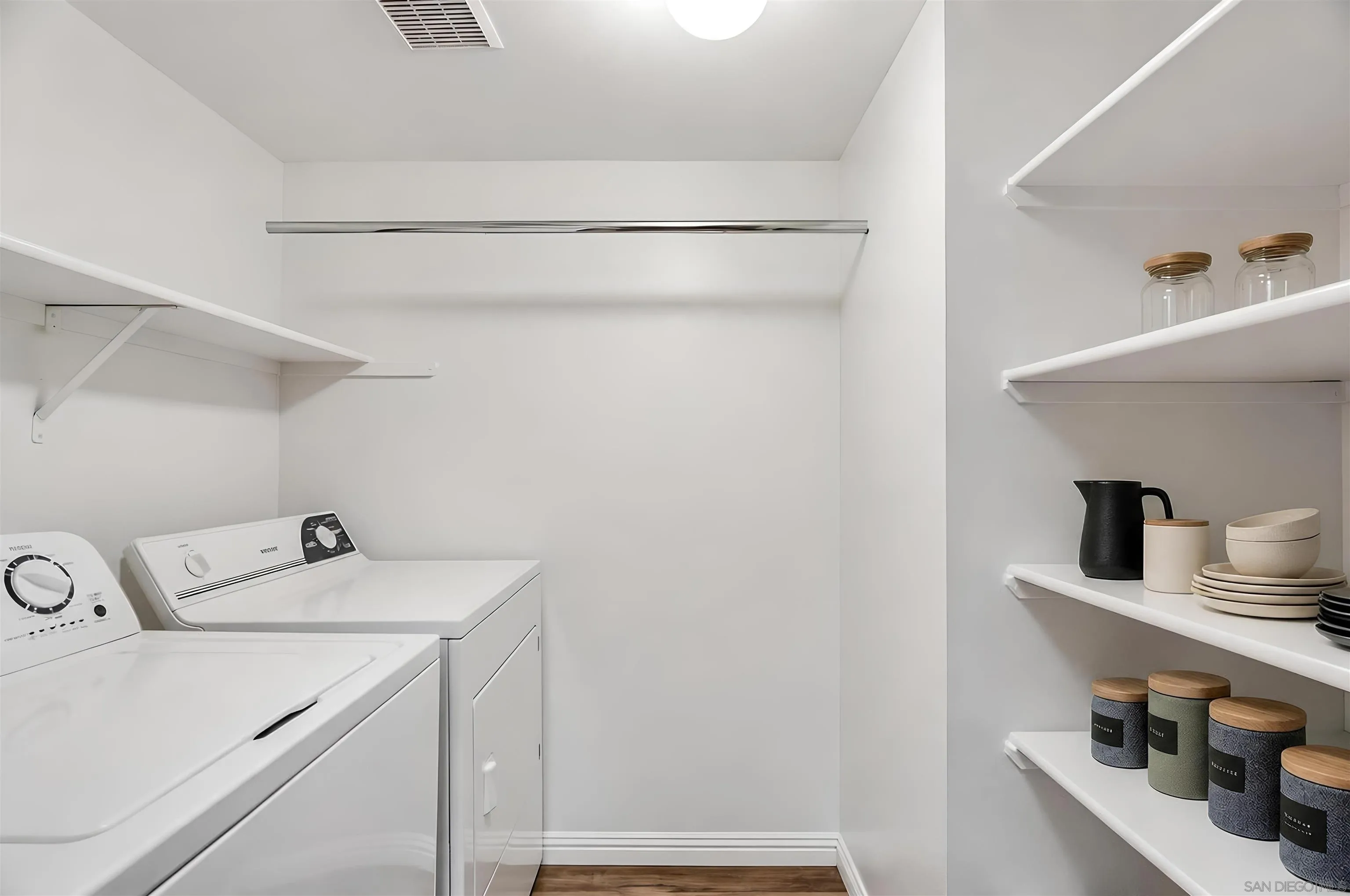 https://cdn.realtyfeed.com/cdn/127/260015311/7499f0788a0a4d986d31f8433e61c975.webp