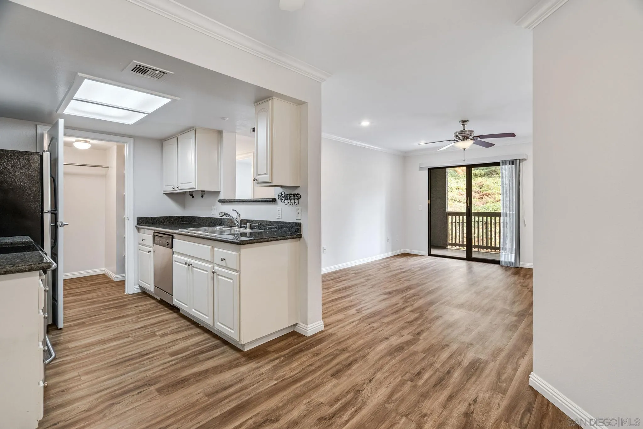 https://cdn.realtyfeed.com/cdn/127/260015311/94cda62cc7eb7e937c059778496e22a1.webp