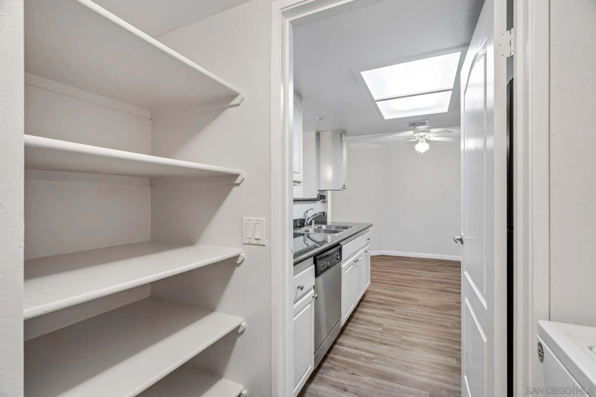 https://cdn.realtyfeed.com/cdn/127/260015311/cb4047978bd3c81e1736d2914e598903.webp