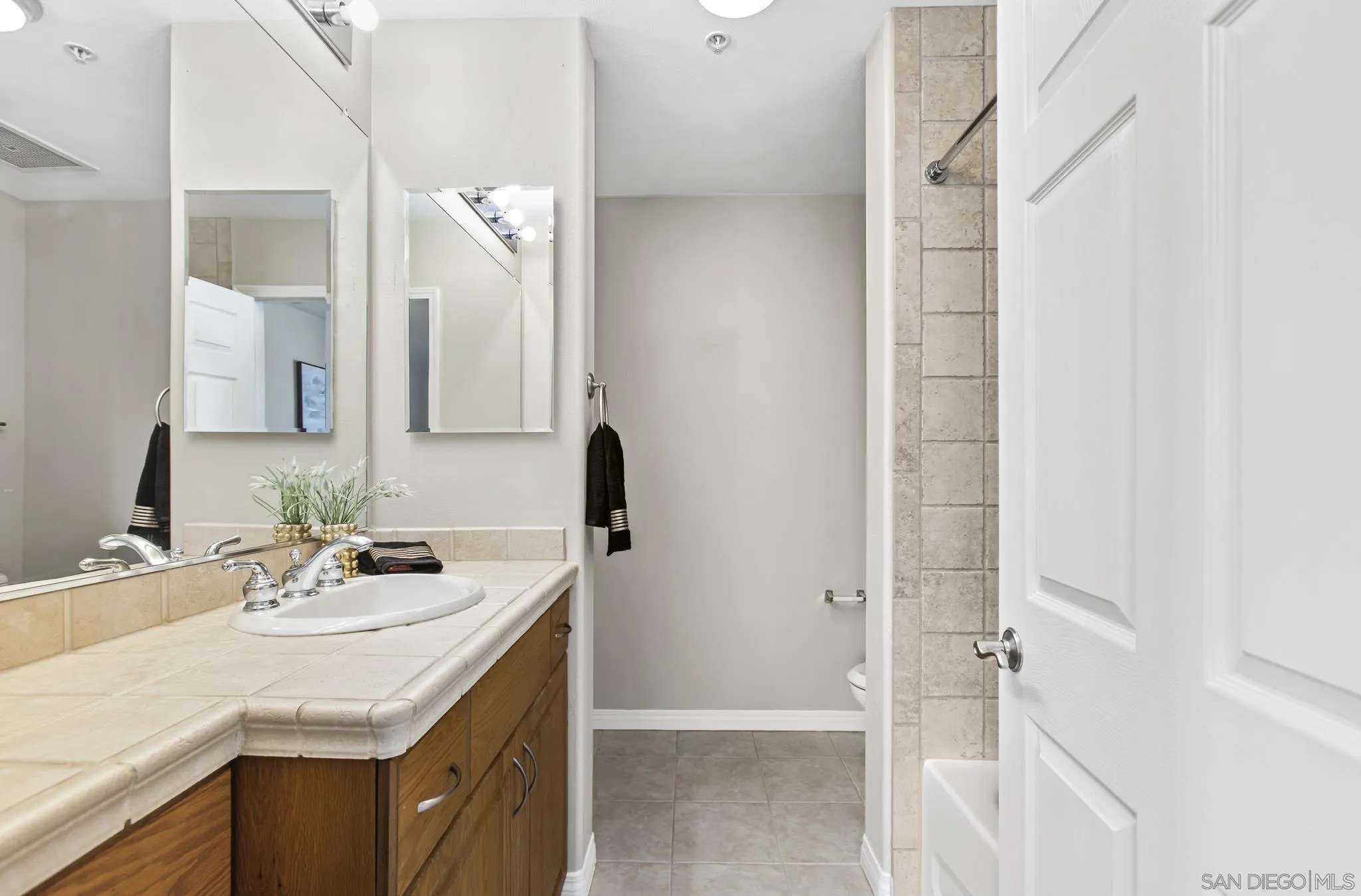 https://cdn.realtyfeed.com/cdn/127/260015314/0dfff405c4ffa6303984036bc41dfd84.webp
