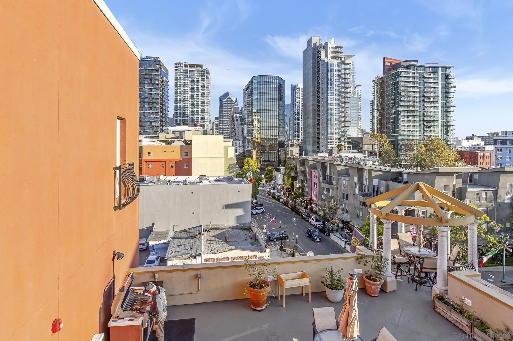 https://cdn.realtyfeed.com/cdn/127/260015314/12e15361fcf7e00fca957e429755629c.webp