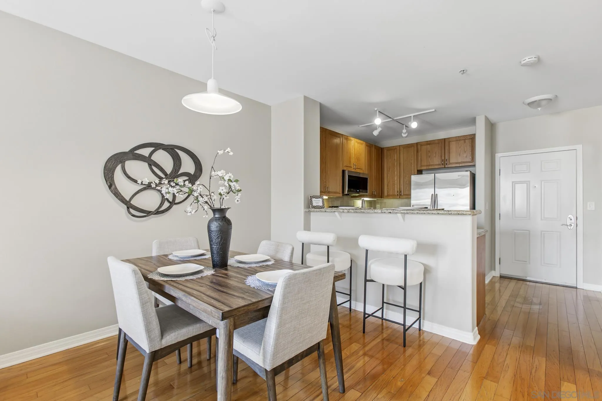 https://cdn.realtyfeed.com/cdn/127/260015314/17f6b6ac40209e6d1dd3d3388edc7470.webp