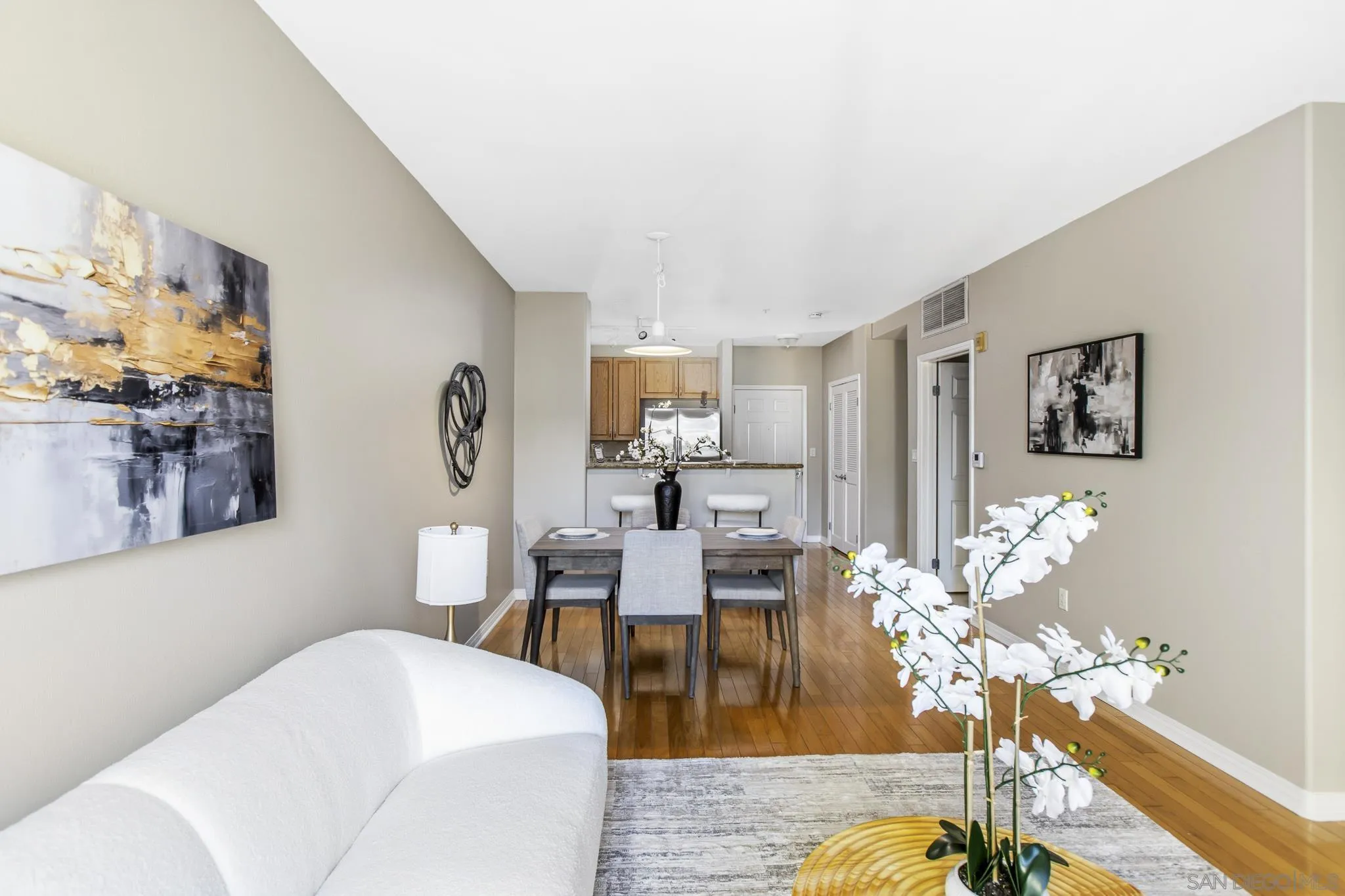 https://cdn.realtyfeed.com/cdn/127/260015314/434bb177022d72308e97db8cfc2d3292.webp