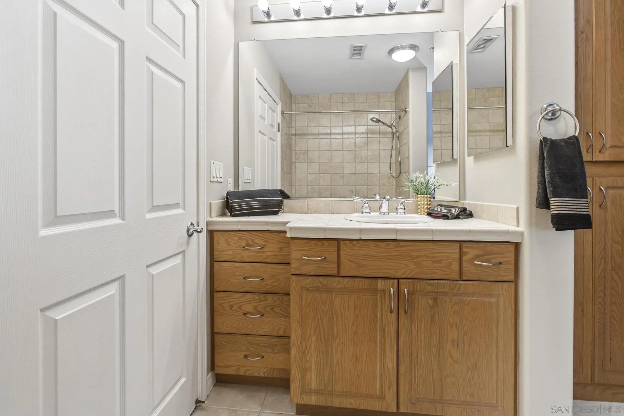 https://cdn.realtyfeed.com/cdn/127/260015314/a2fa4dc974b1dc9e8207cf2d25d66aa1.webp