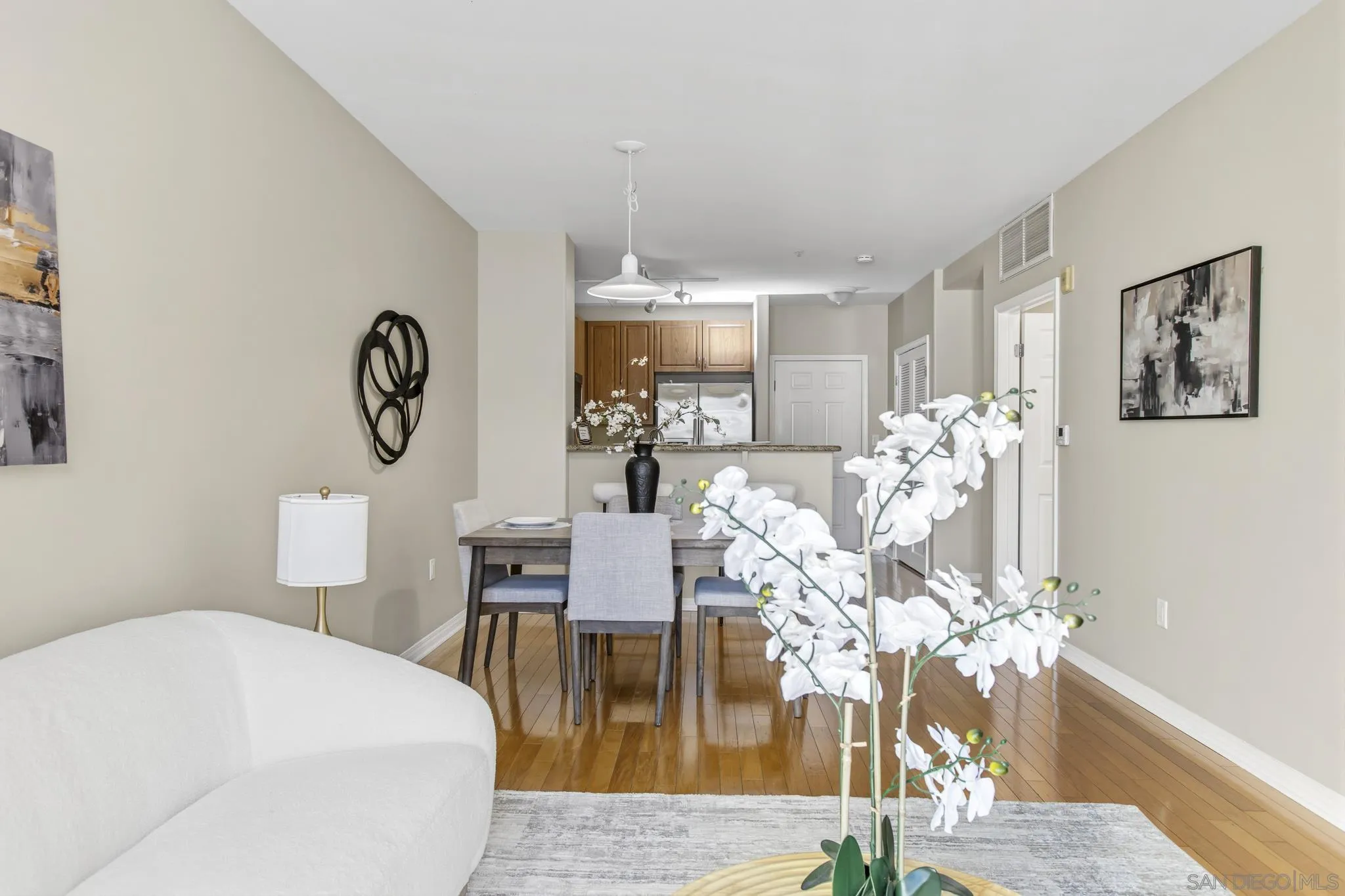 https://cdn.realtyfeed.com/cdn/127/260015314/bc5760aefeddaefc59f212583c99a1dc.webp