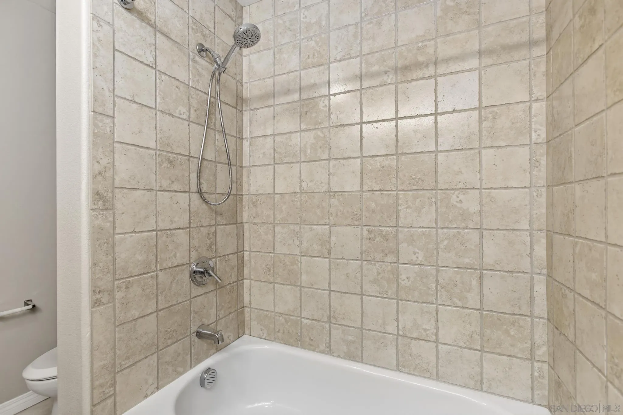 https://cdn.realtyfeed.com/cdn/127/260015314/c2ce05b8c94a39a9e7e66f0dbcc79884.webp