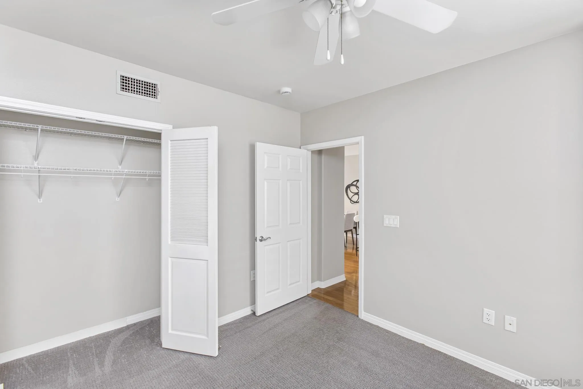 https://cdn.realtyfeed.com/cdn/127/260015314/cf88b4b17b57923aa26f9fa1dc950362.webp
