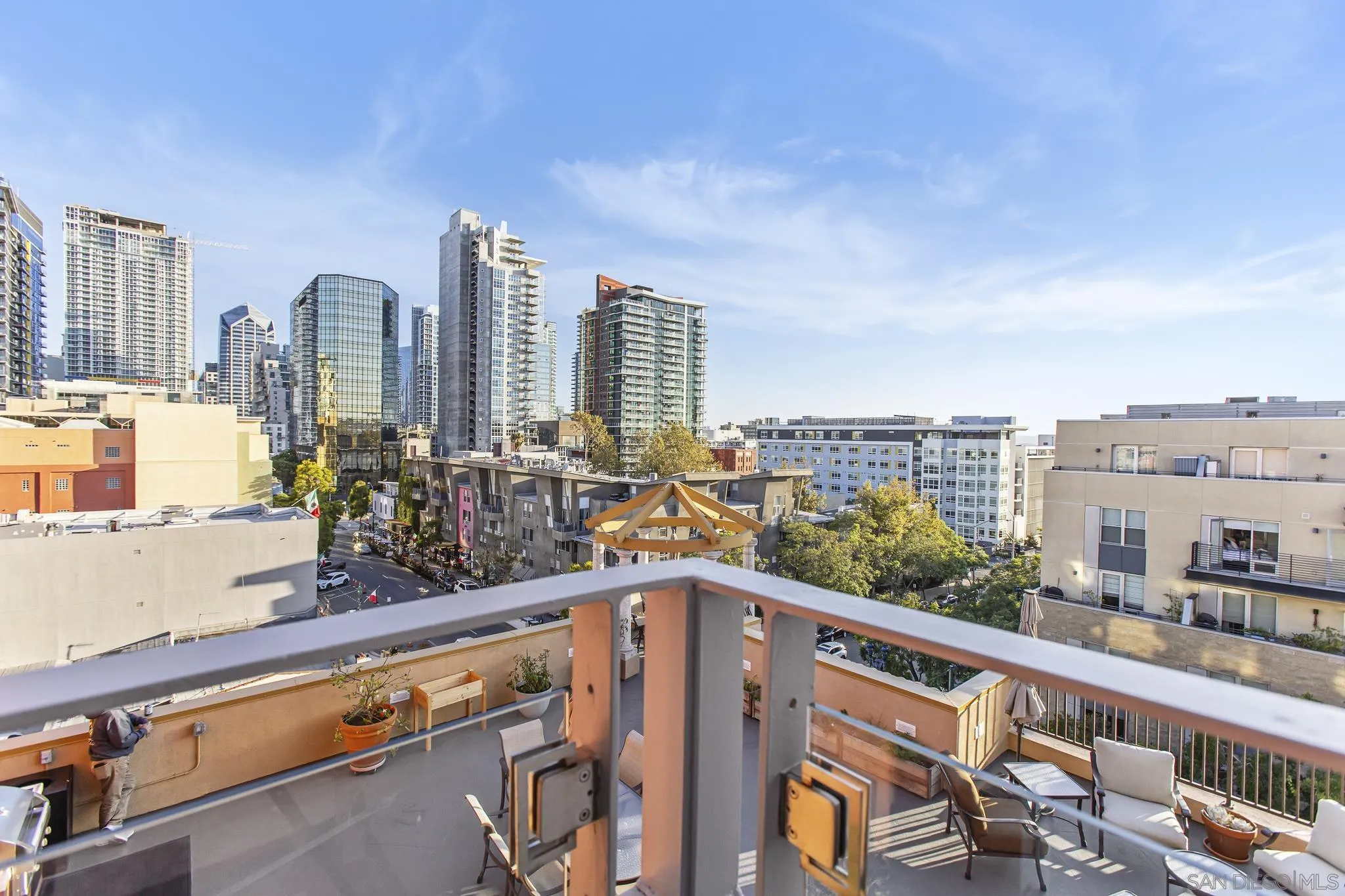 https://cdn.realtyfeed.com/cdn/127/260015314/d7b44480e611aca04e8b67ae9f84c337.webp