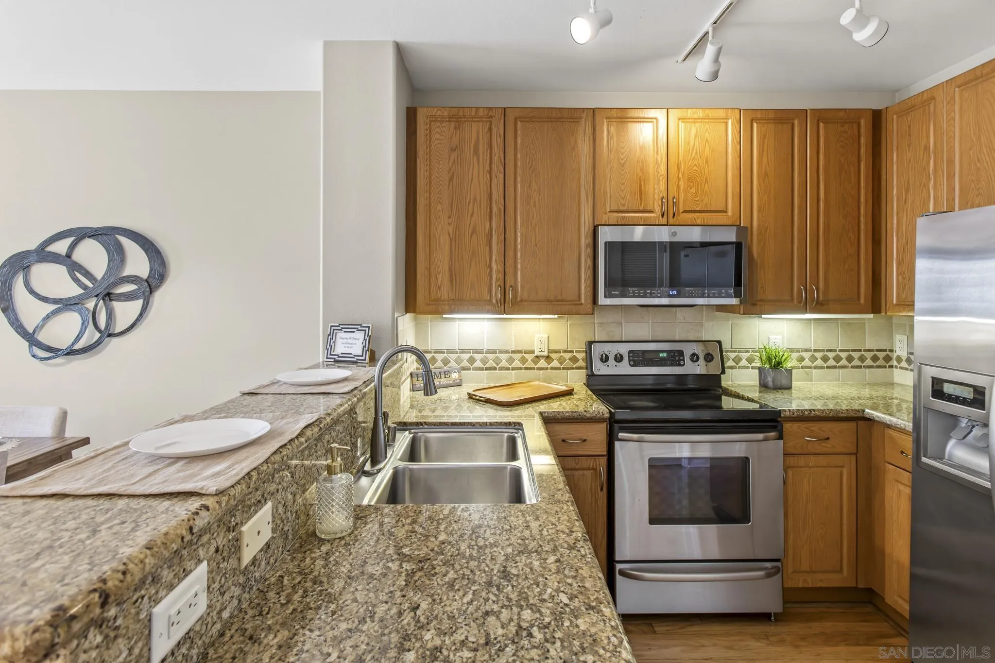 https://cdn.realtyfeed.com/cdn/127/260015314/e56113eb6eae8b470be2225e3918375d.webp