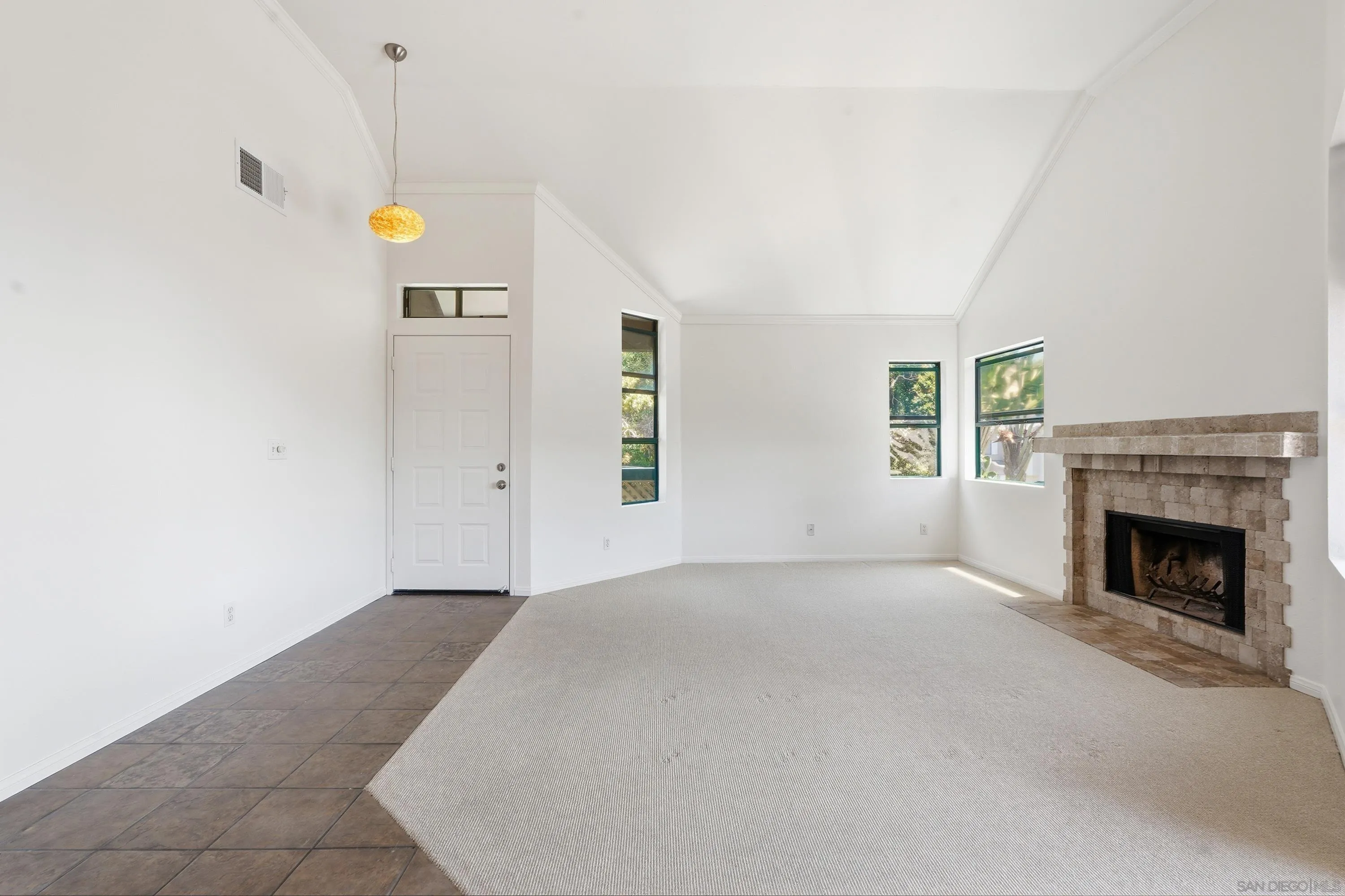 Photo #4: 260015315 Listing: Photo #4