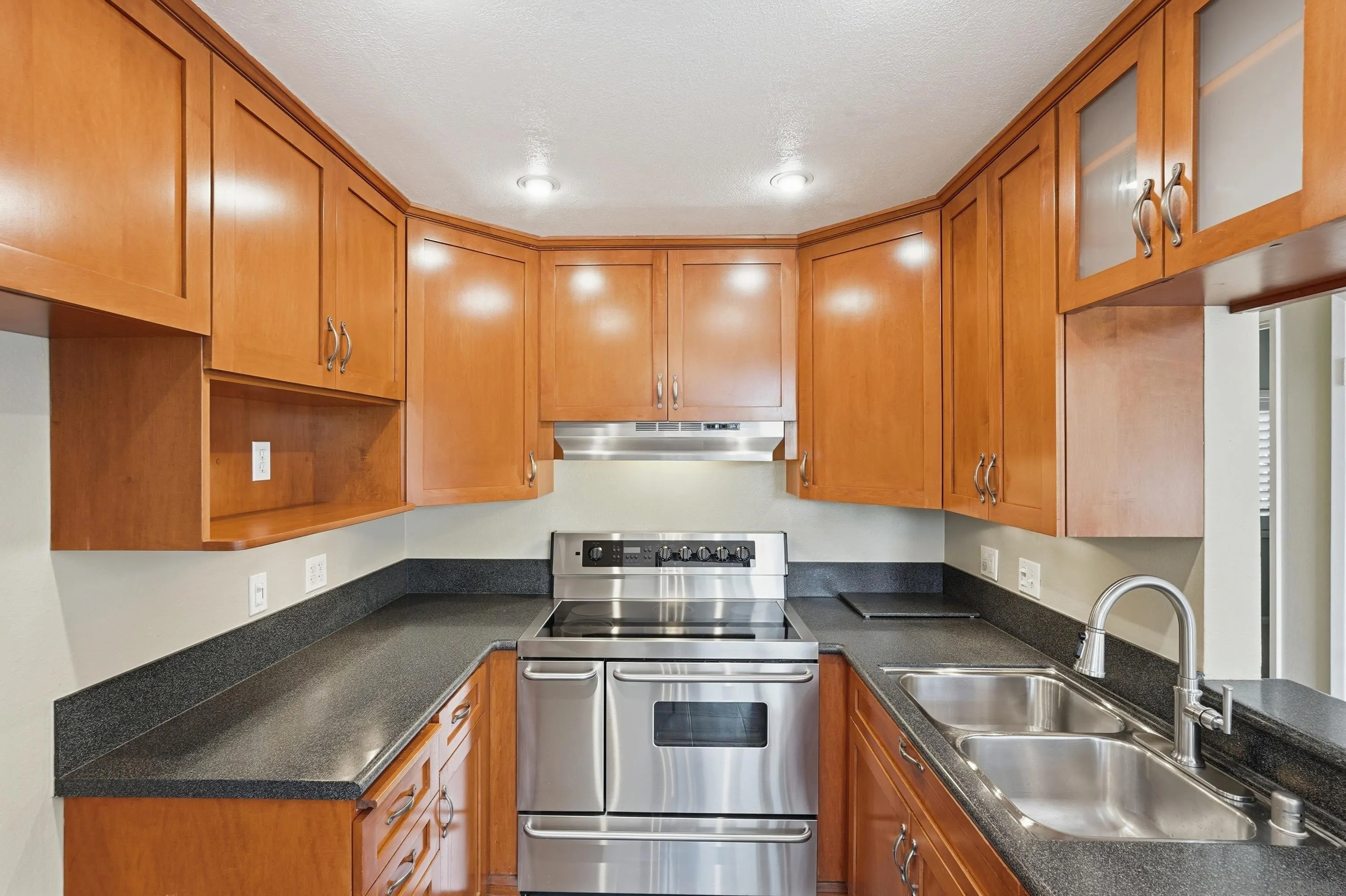 Photo #5: 260015315 Listing: Photo #5