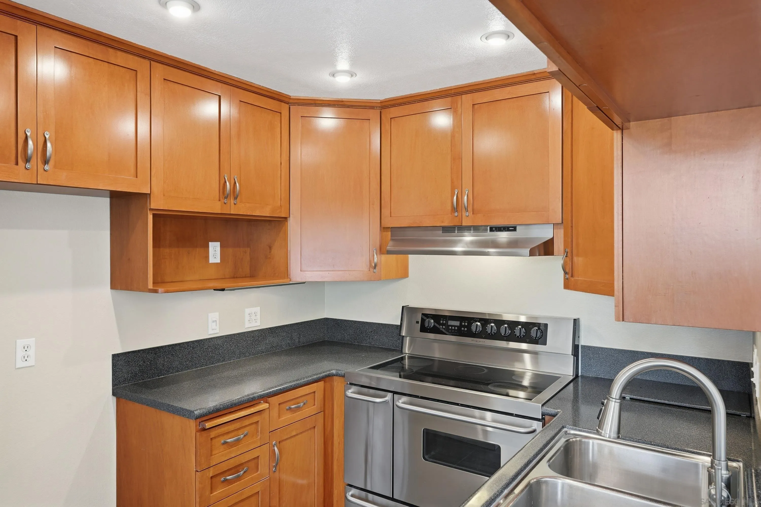 Photo #15: 260015315 Listing: Photo #15