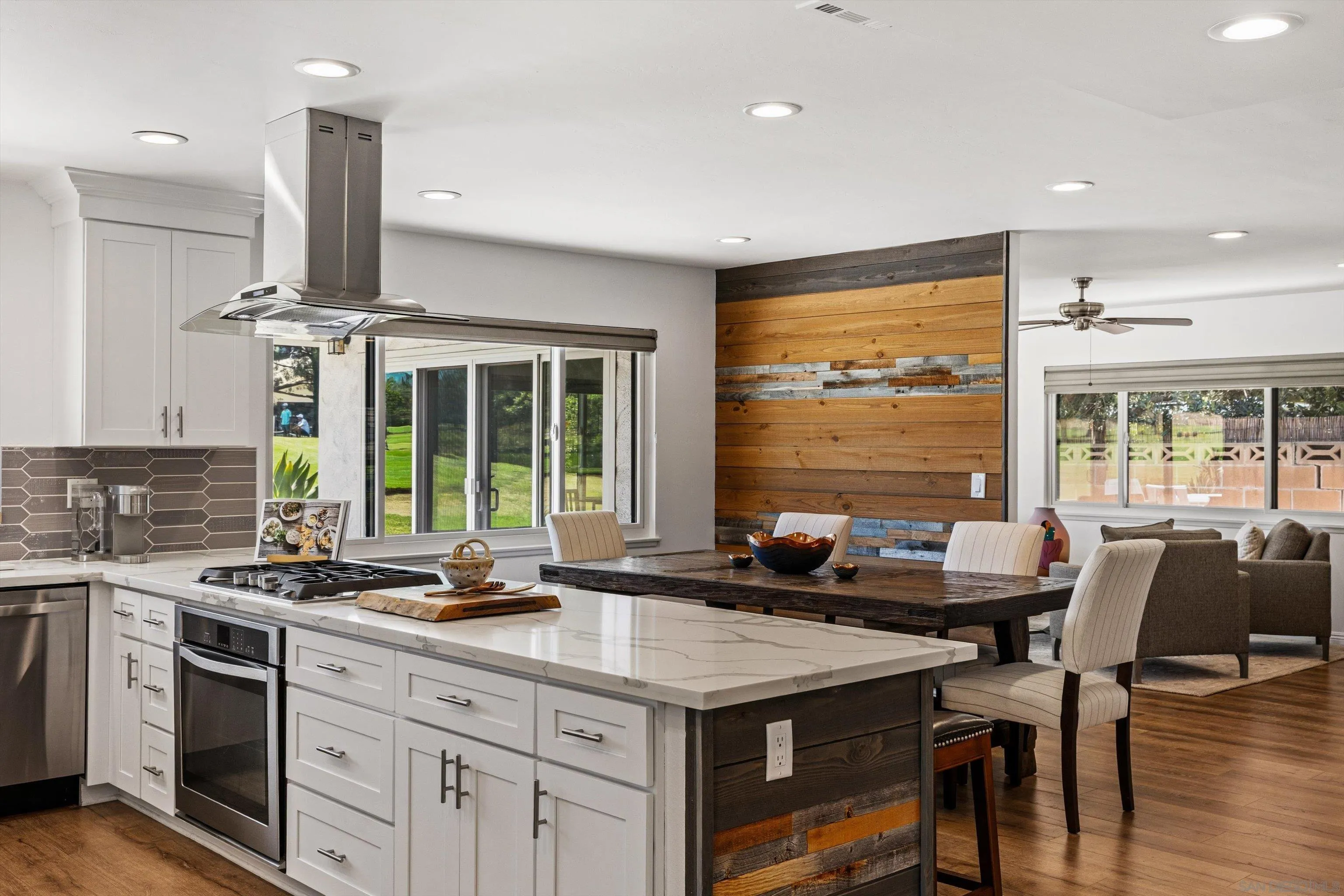 https://cdn.realtyfeed.com/cdn/127/260015317/1824c998d6d869d4d0bf976ee1c908d7.webp