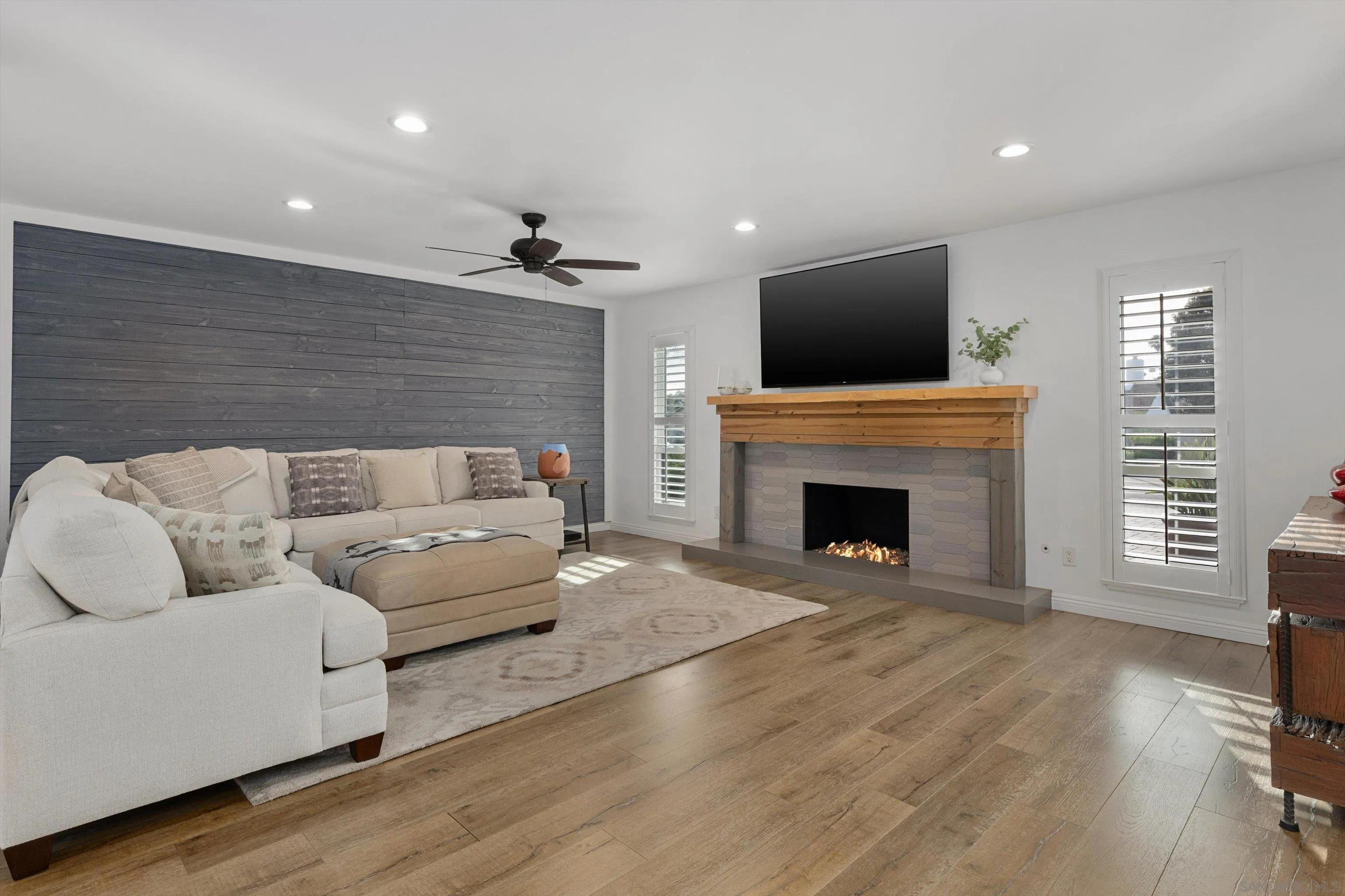 https://cdn.realtyfeed.com/cdn/127/260015317/289340dda4850a74310b08d93a390ad7.webp