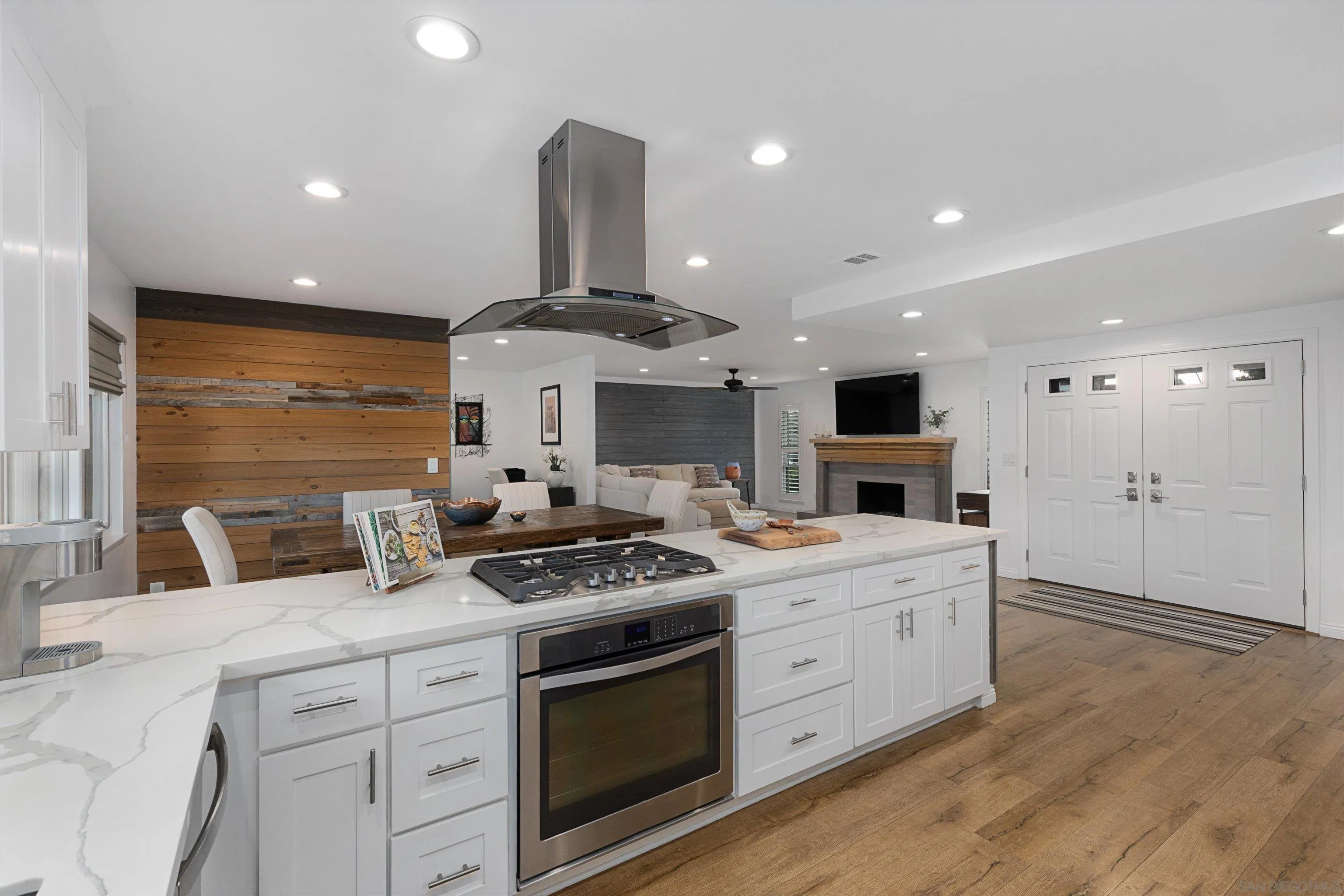 https://cdn.realtyfeed.com/cdn/127/260015317/34f0e42b84a6175bdc49c1a56687413c.webp
