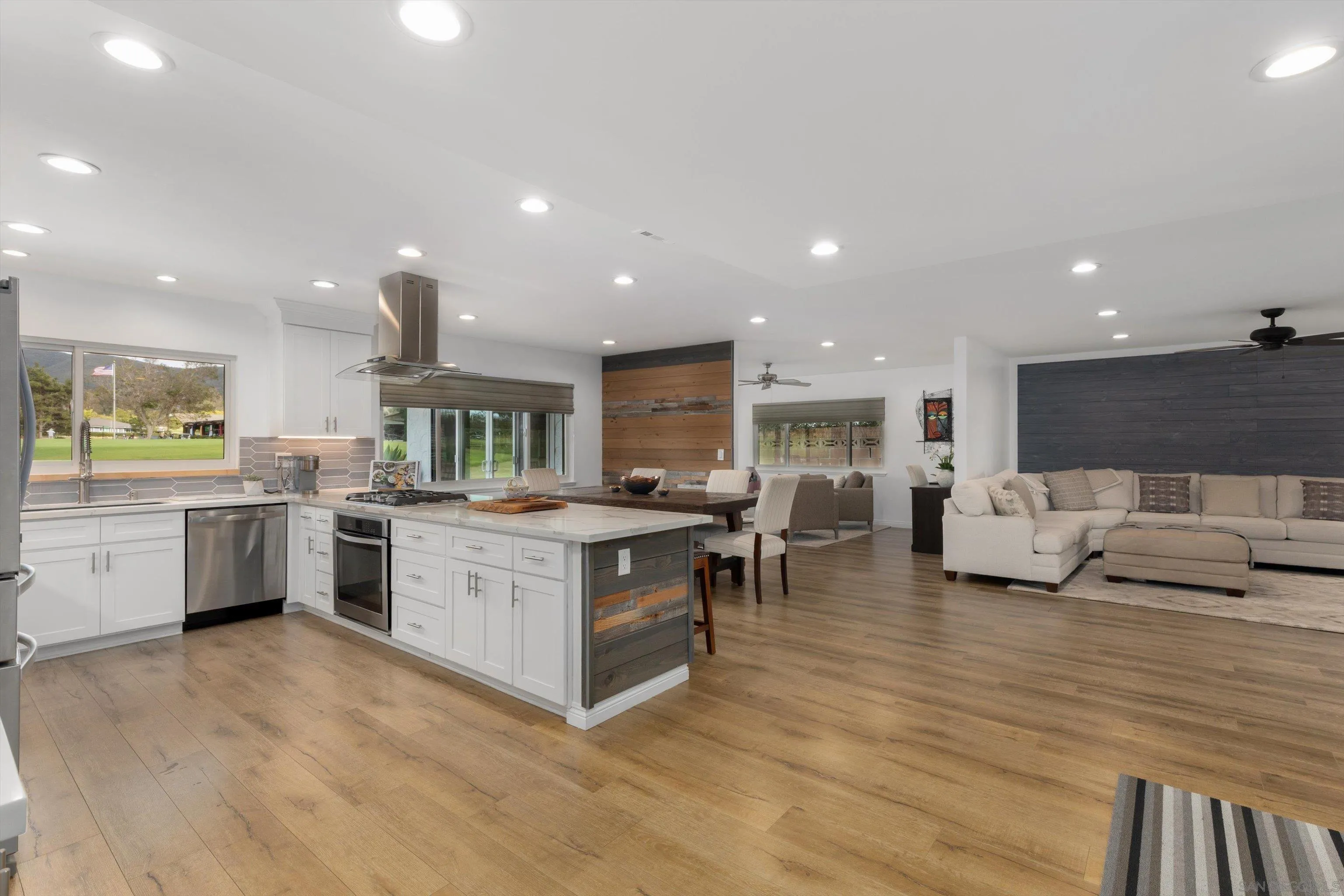 https://cdn.realtyfeed.com/cdn/127/260015317/3755f9b1fc82b871fd0258df1a5ca0b5.webp