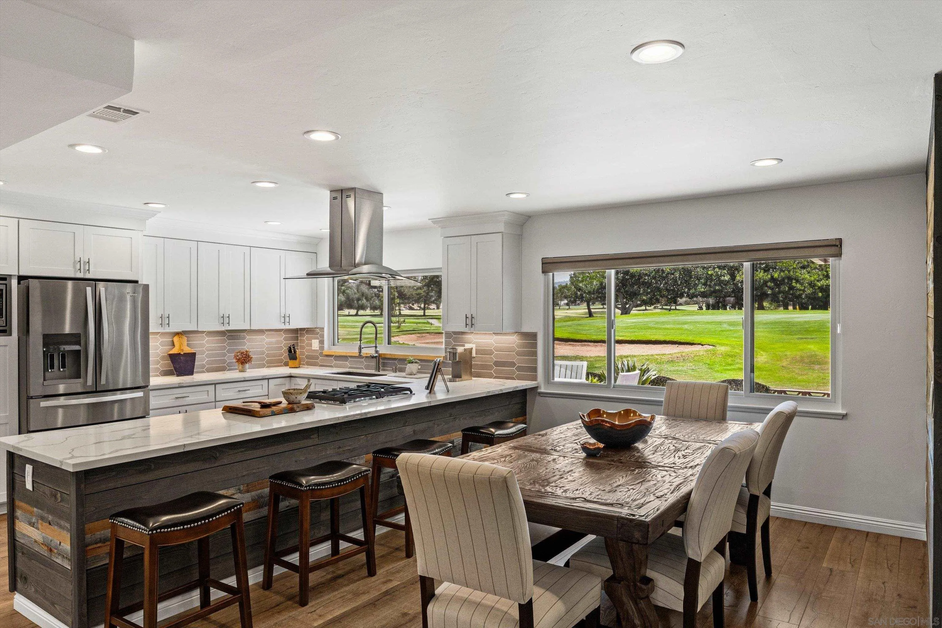 https://cdn.realtyfeed.com/cdn/127/260015317/4fcf1c837a95efb283bf115e264cee68.webp