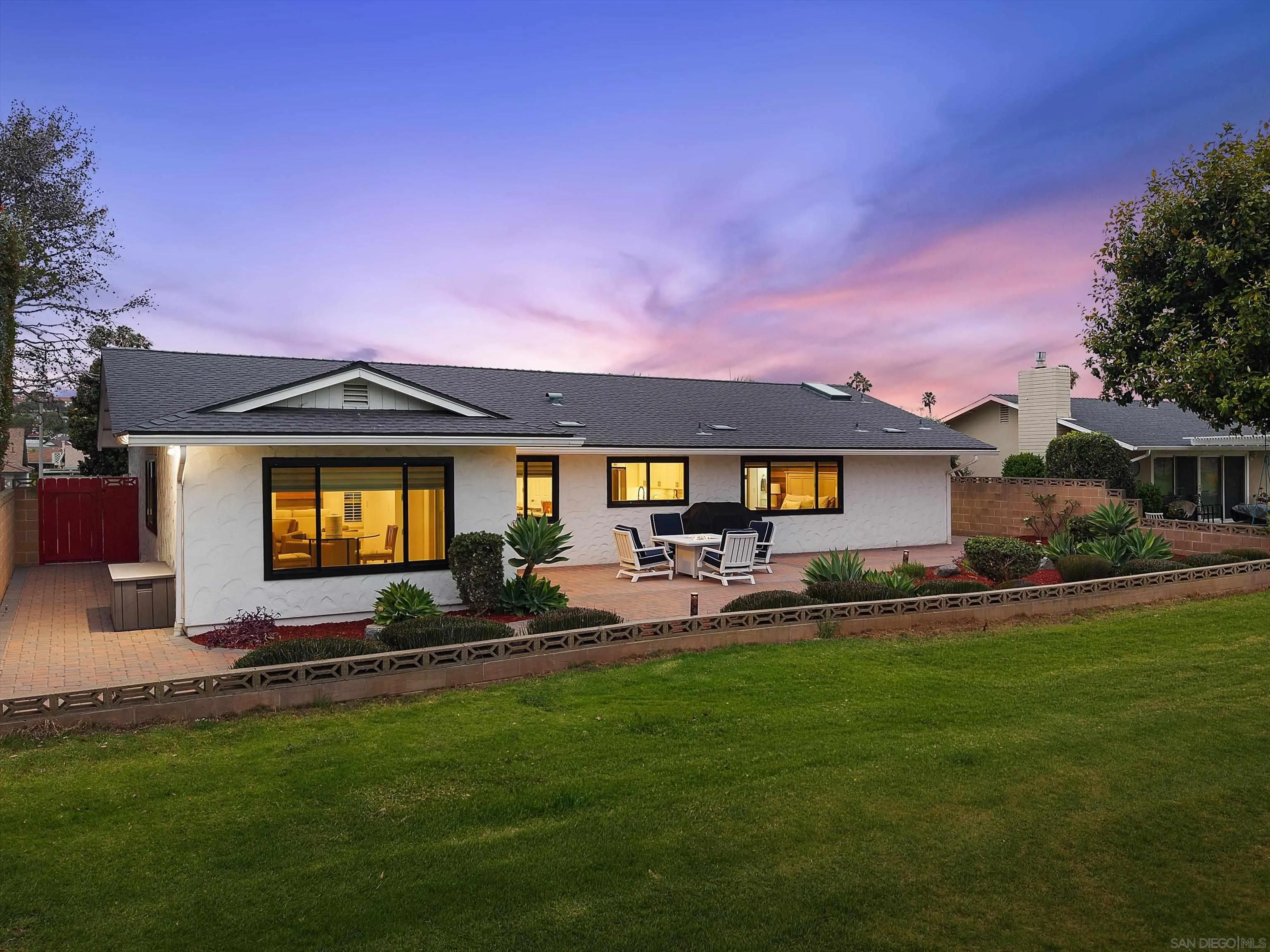 https://cdn.realtyfeed.com/cdn/127/260015317/5b7fa2e33ed31e44a43bdc55293dcd8d.webp