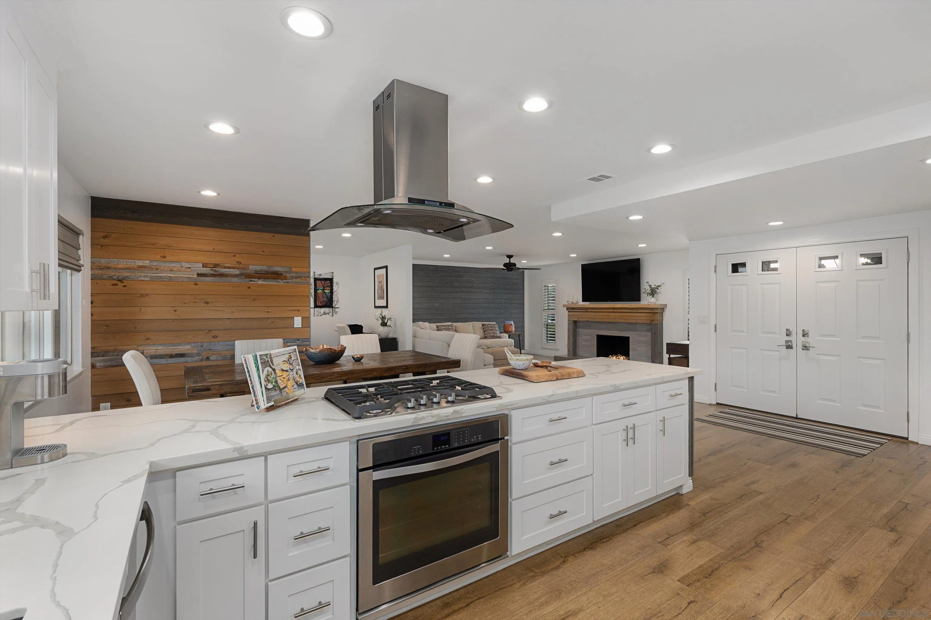 https://cdn.realtyfeed.com/cdn/127/260015317/763ba5d88a35f74e260d5add8ca96b30.webp