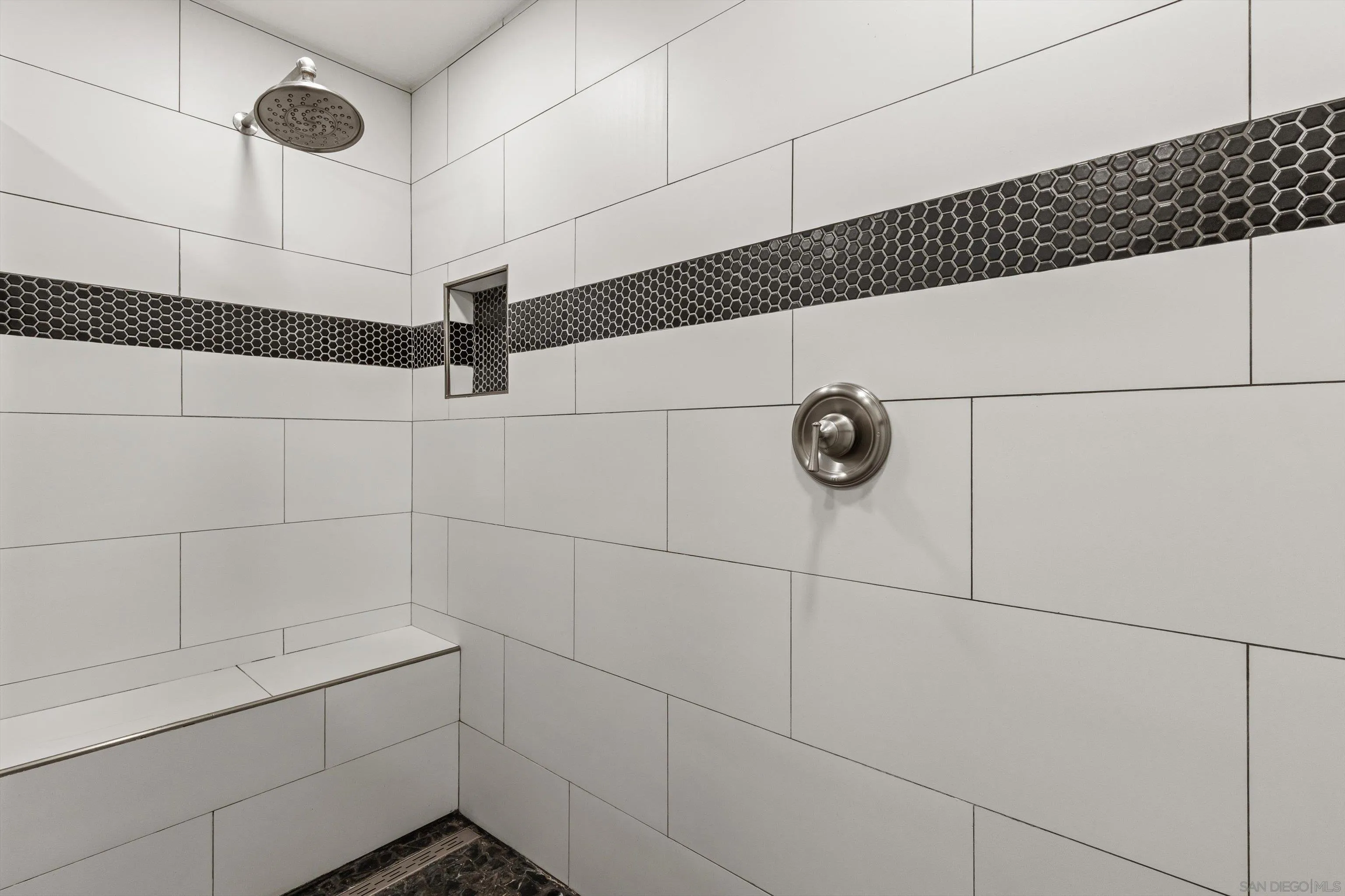 https://cdn.realtyfeed.com/cdn/127/260015317/764e399c63af731dddf0ffb76e20474f.webp