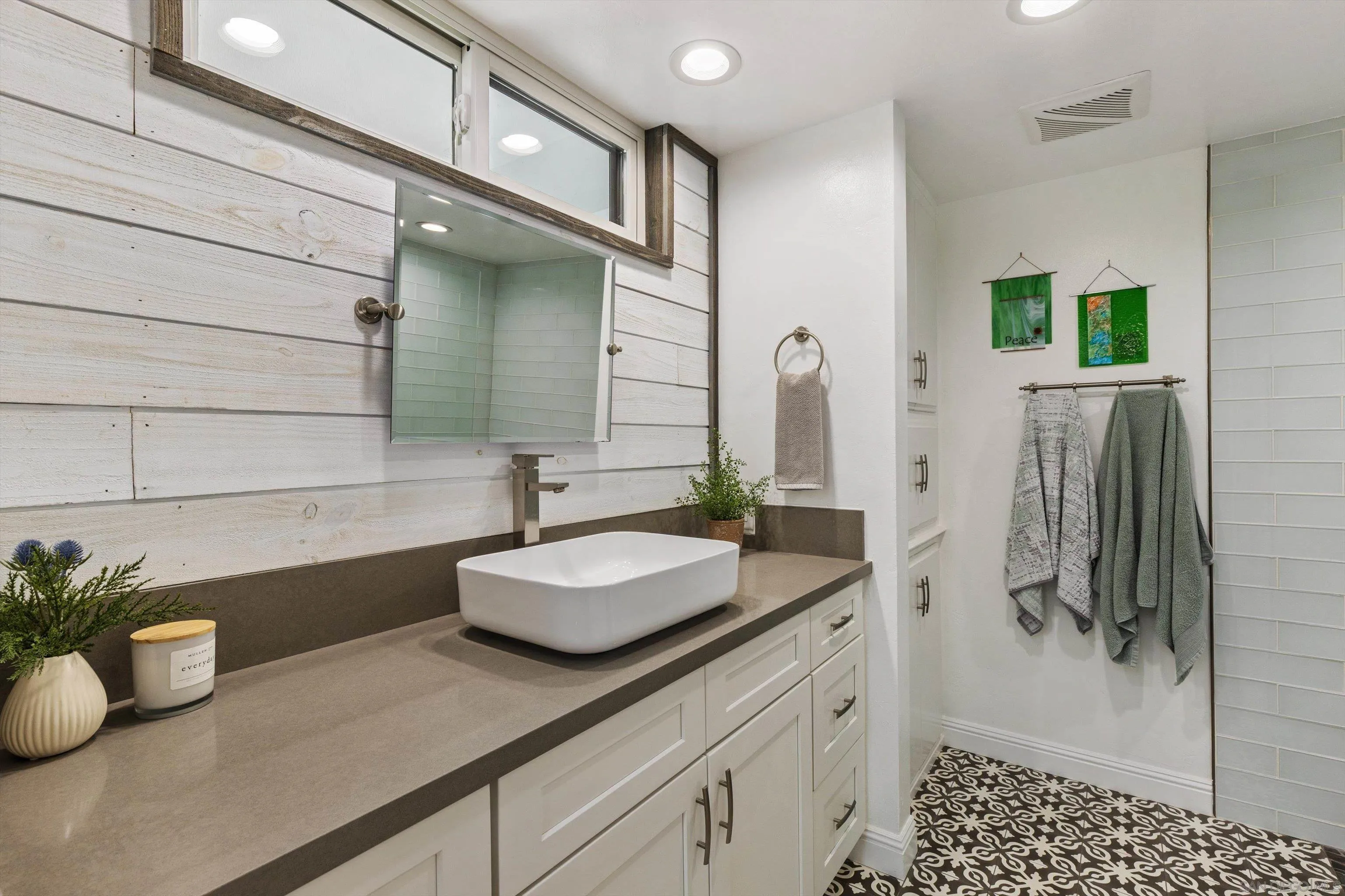 https://cdn.realtyfeed.com/cdn/127/260015317/7e804ccc59301057bef4daaa4aa1475f.webp