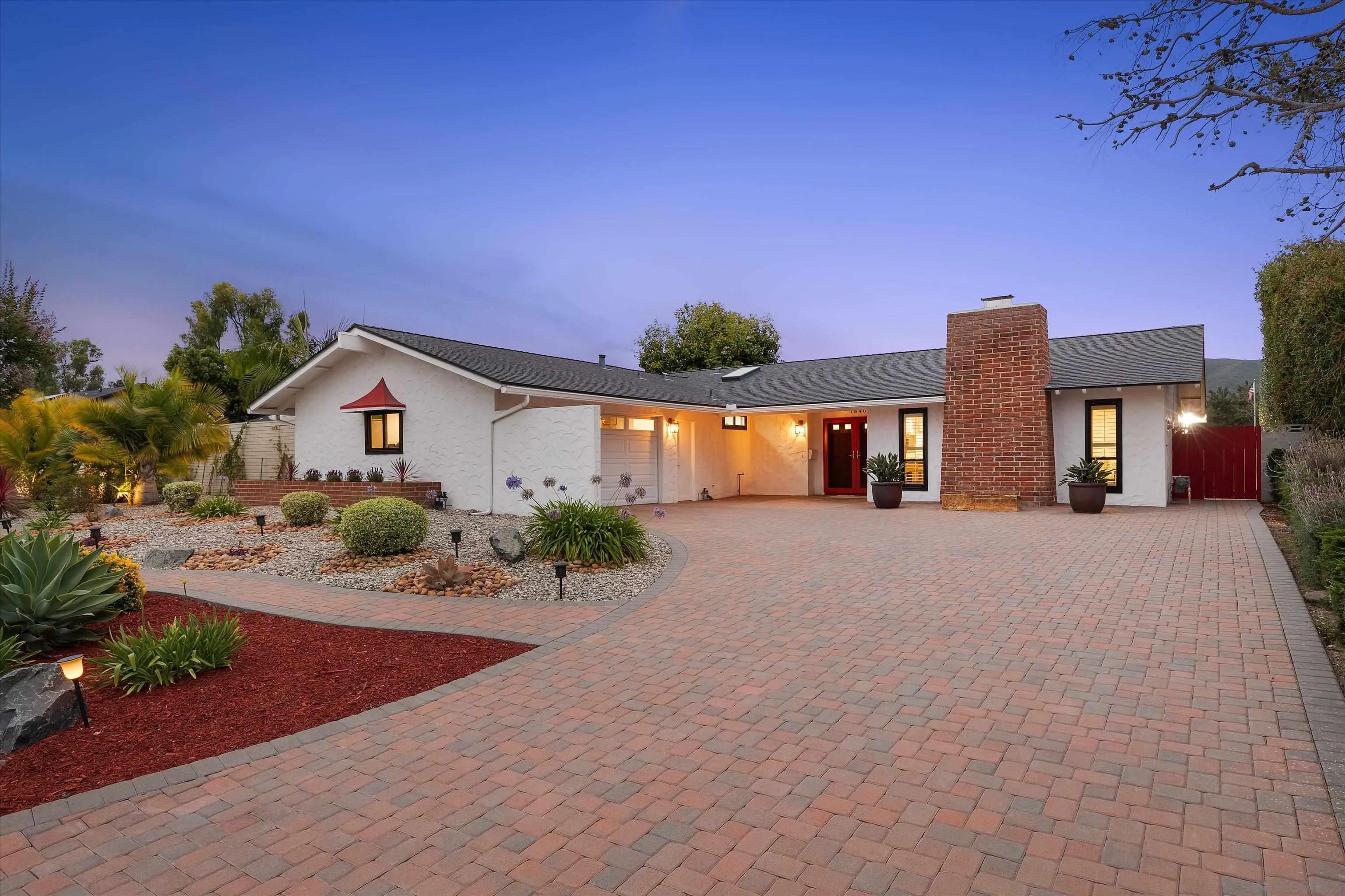 https://cdn.realtyfeed.com/cdn/127/260015317/9594249c829f4546ffd207e56882d490.webp