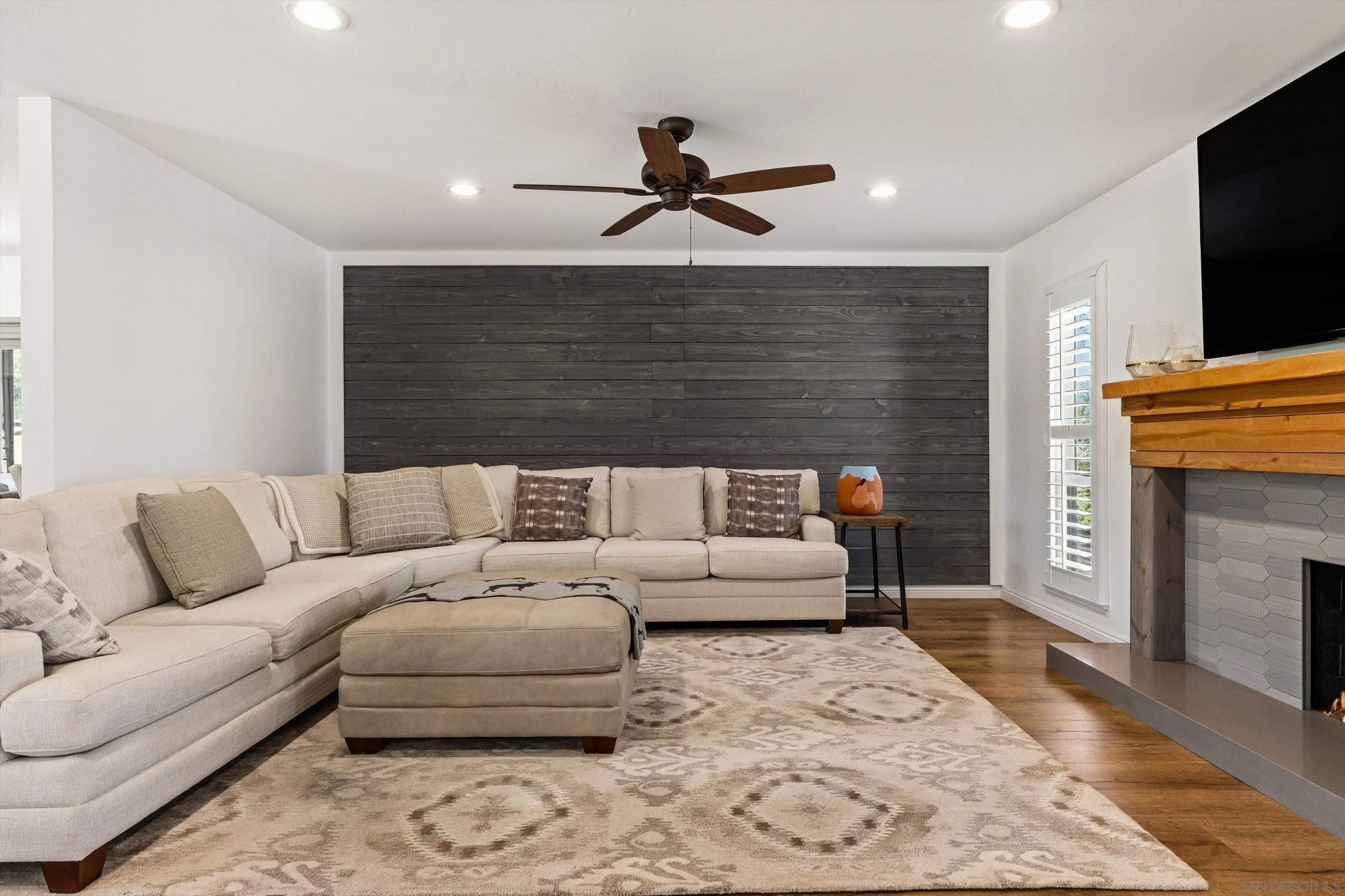 https://cdn.realtyfeed.com/cdn/127/260015317/99a712aaf5658c102036743e112e2bf9.webp
