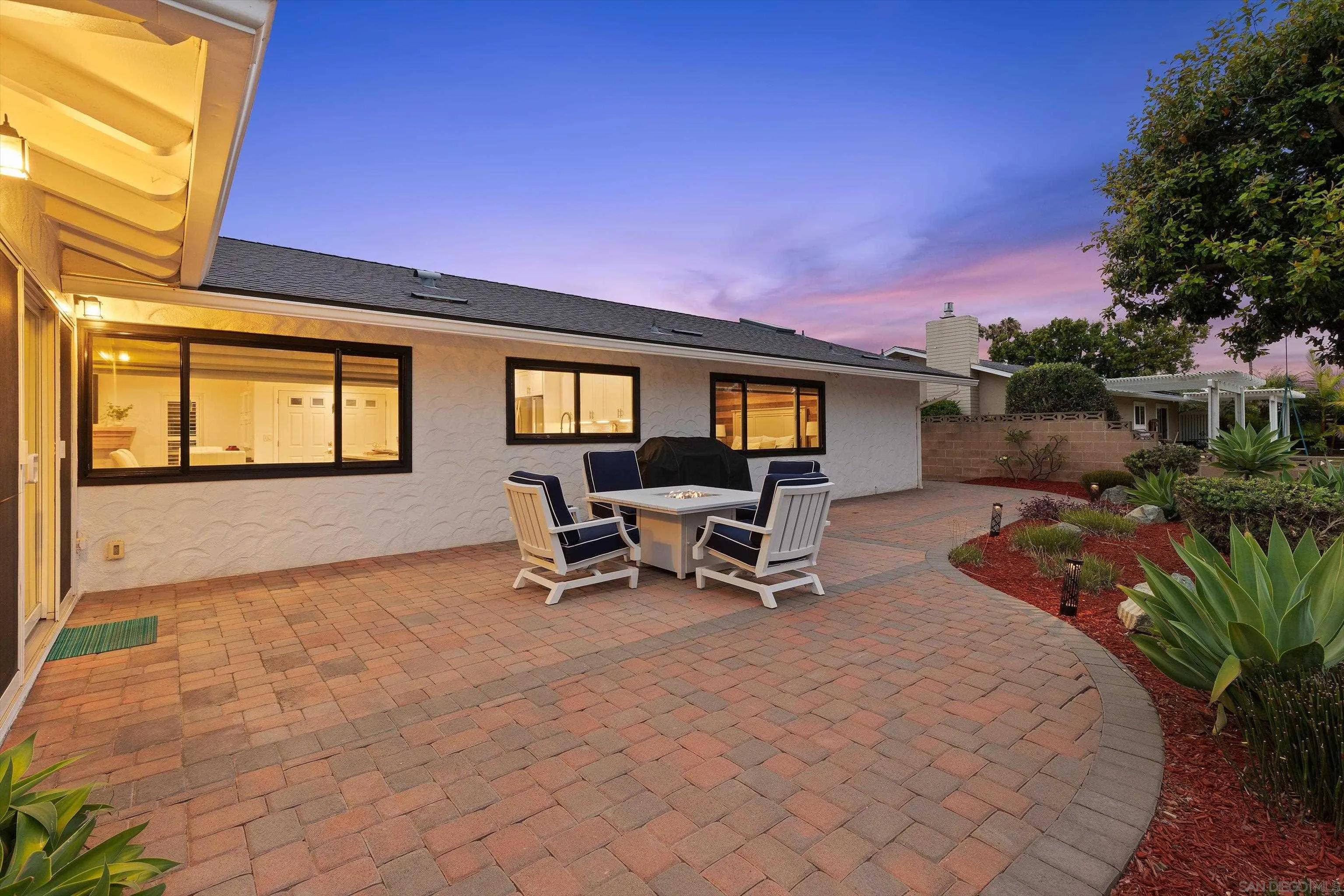 https://cdn.realtyfeed.com/cdn/127/260015317/b529c1a9b0e03d16beeebd9615e6a670.webp