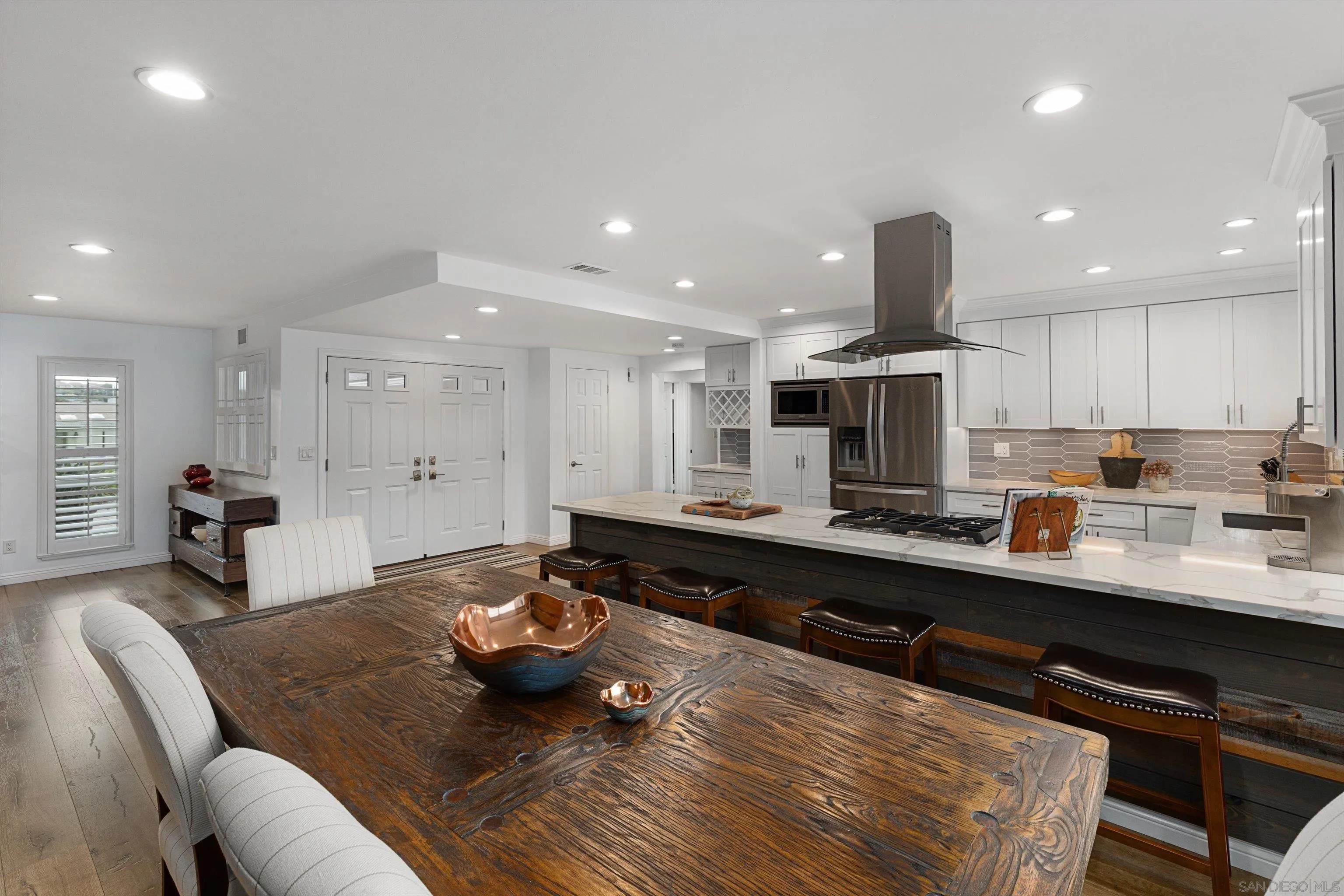 https://cdn.realtyfeed.com/cdn/127/260015317/c963cba18057e9100f21ab63fee55b9d.webp