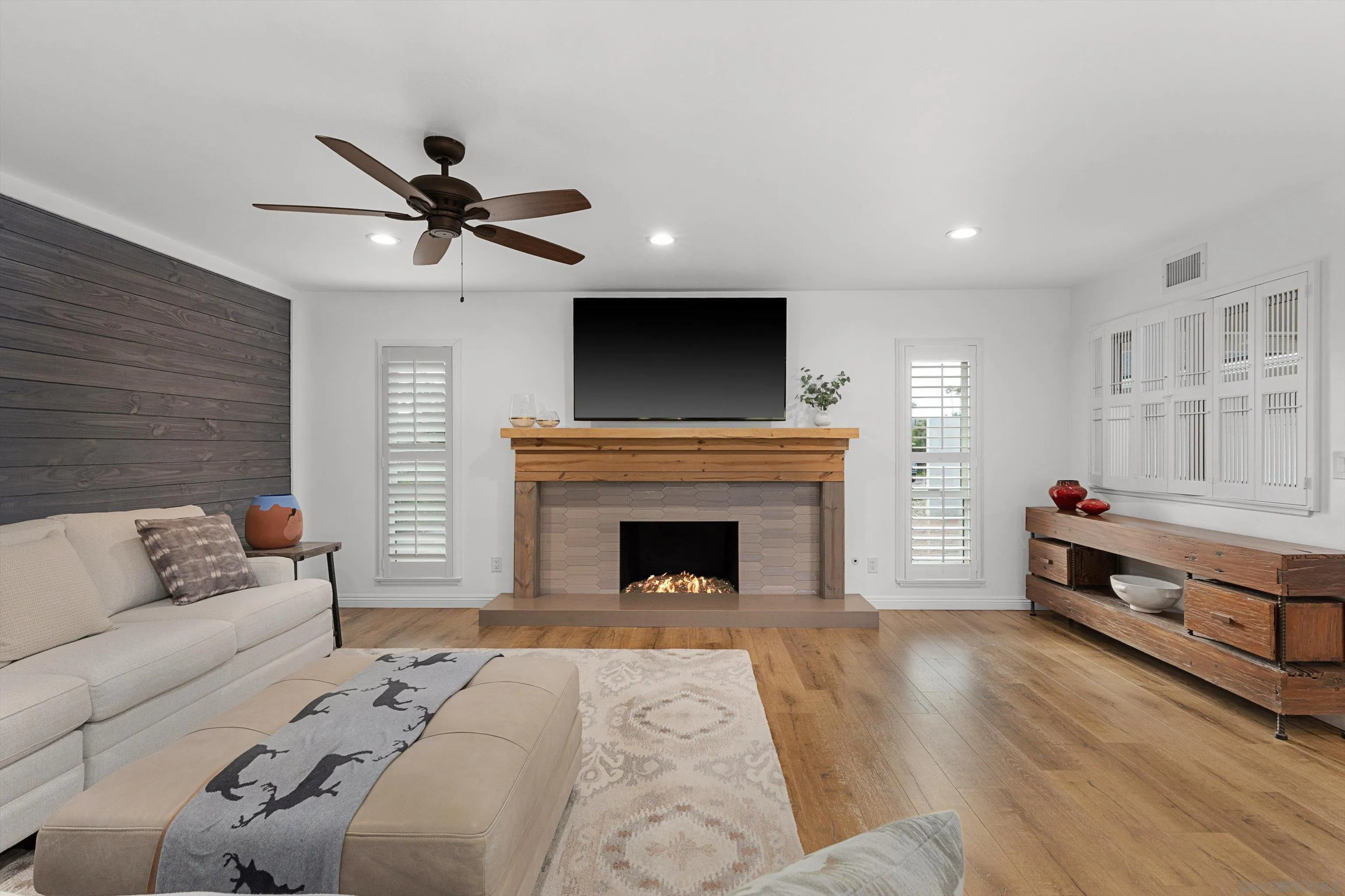 https://cdn.realtyfeed.com/cdn/127/260015317/dd75440d10a7b16a3328c0c4ea85bf5c.webp