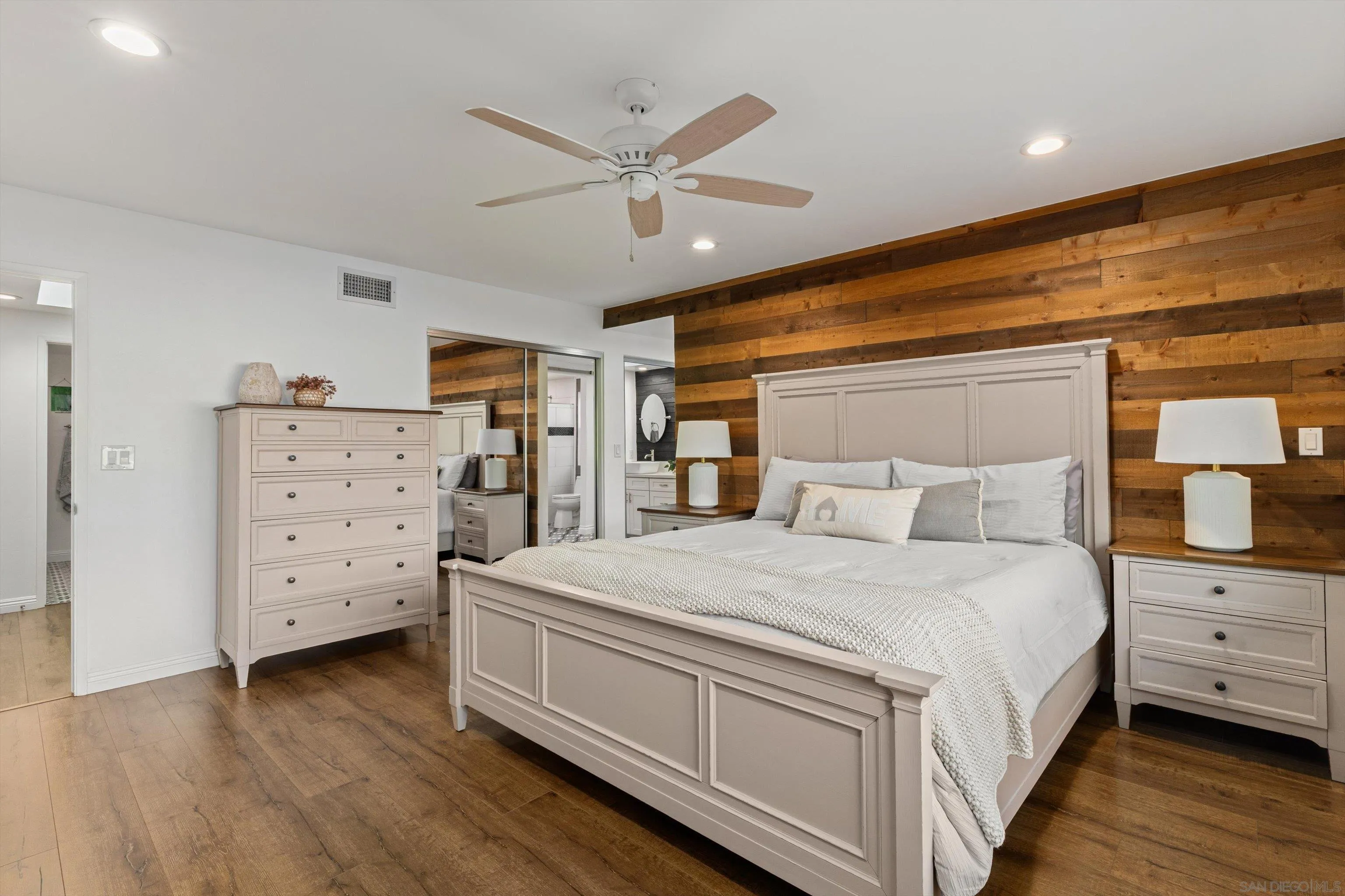 https://cdn.realtyfeed.com/cdn/127/260015317/df92ff1635fc8980ee90ec64b8e83ebf.webp