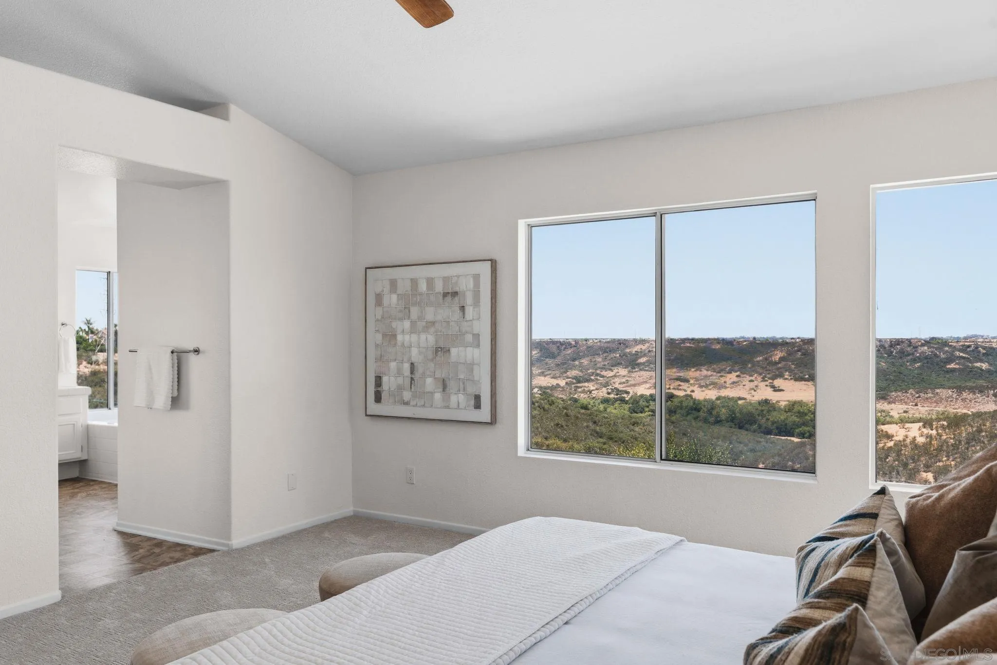 https://cdn.realtyfeed.com/cdn/127/260015320/0a16887e66afd109df1fff2764272f7d.webp