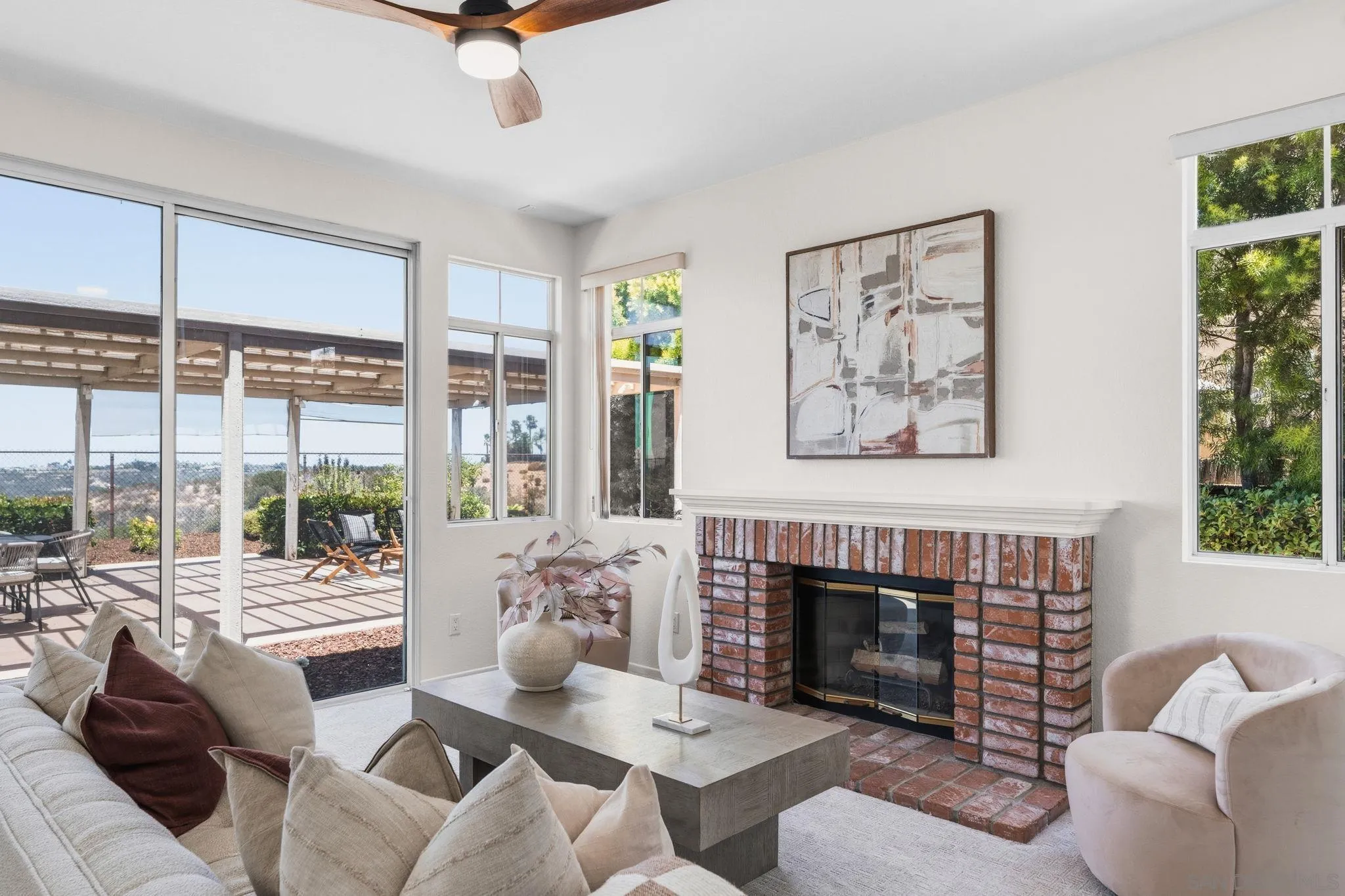 https://cdn.realtyfeed.com/cdn/127/260015320/1bcc132788d0946185da736c0d68cacb.webp