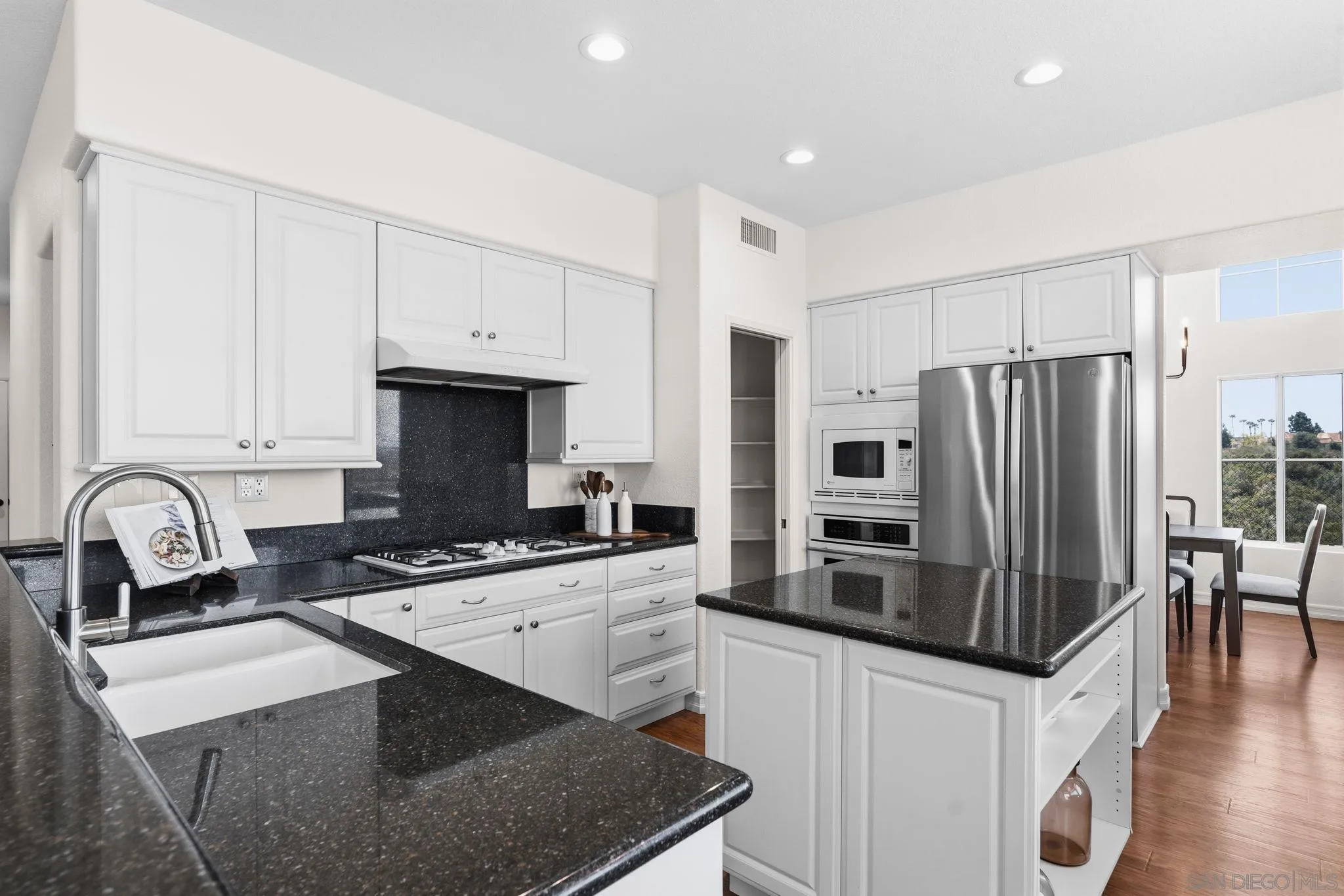 https://cdn.realtyfeed.com/cdn/127/260015320/59be883ebc7b72a6cd74fdfceab22b89.webp
