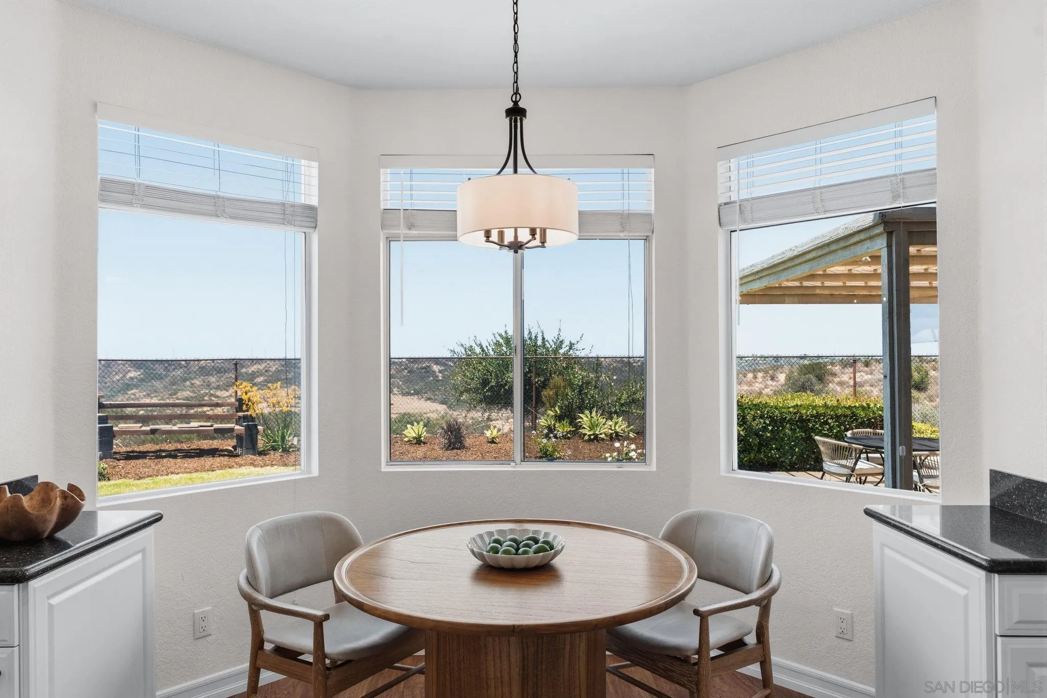 https://cdn.realtyfeed.com/cdn/127/260015320/770e73395dd7a8e357d93bafacd27a19.webp