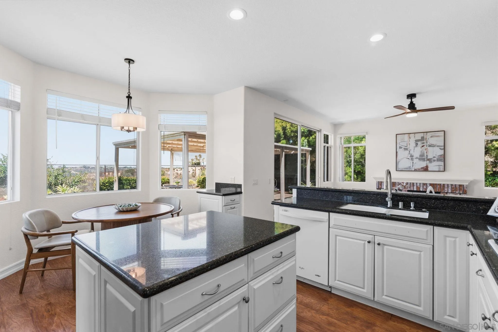 https://cdn.realtyfeed.com/cdn/127/260015320/7b9adee1ff7da90f717f3ea825249fc9.webp