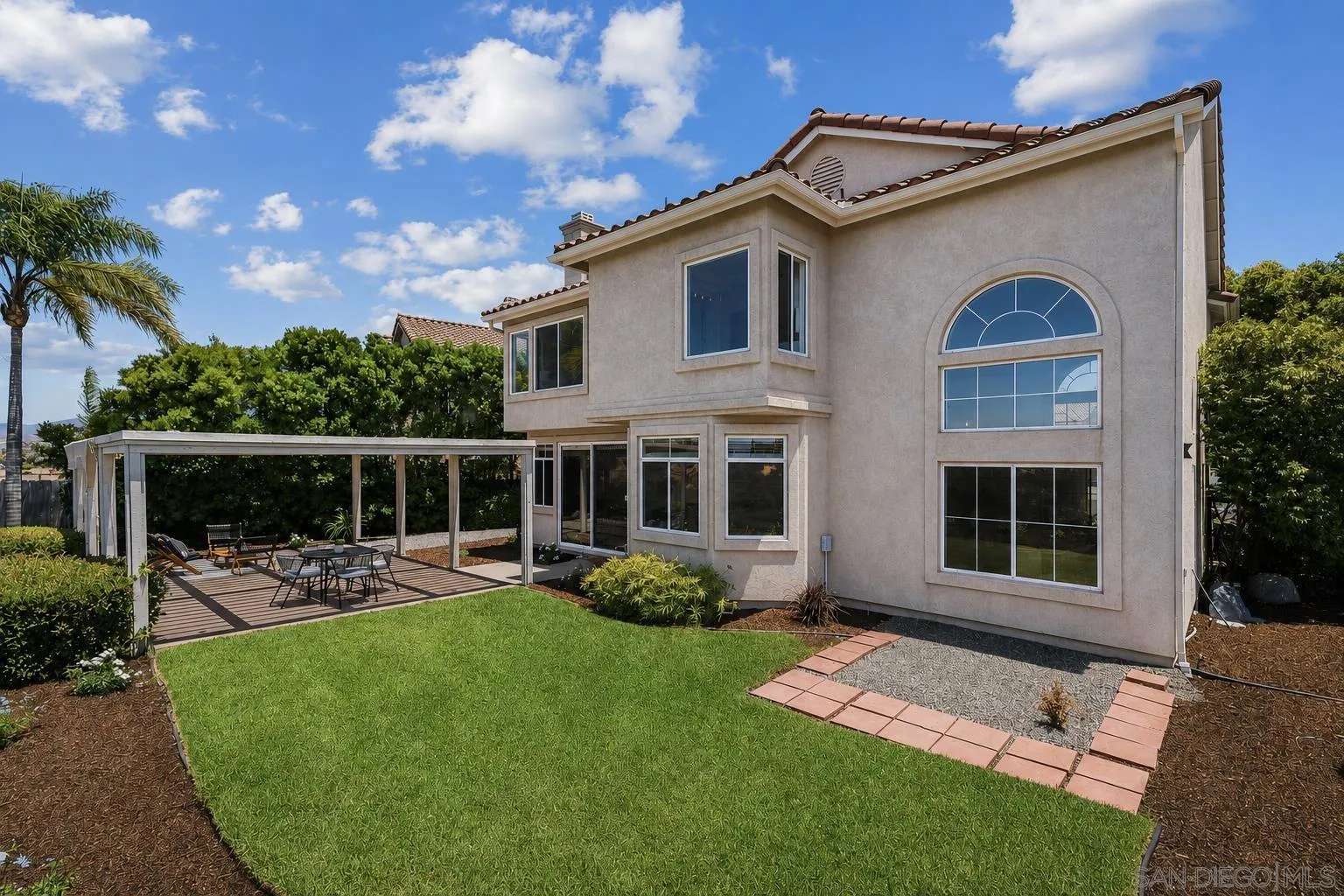 https://cdn.realtyfeed.com/cdn/127/260015320/935708aa7a3f17ea8bc6296c9e966090.webp