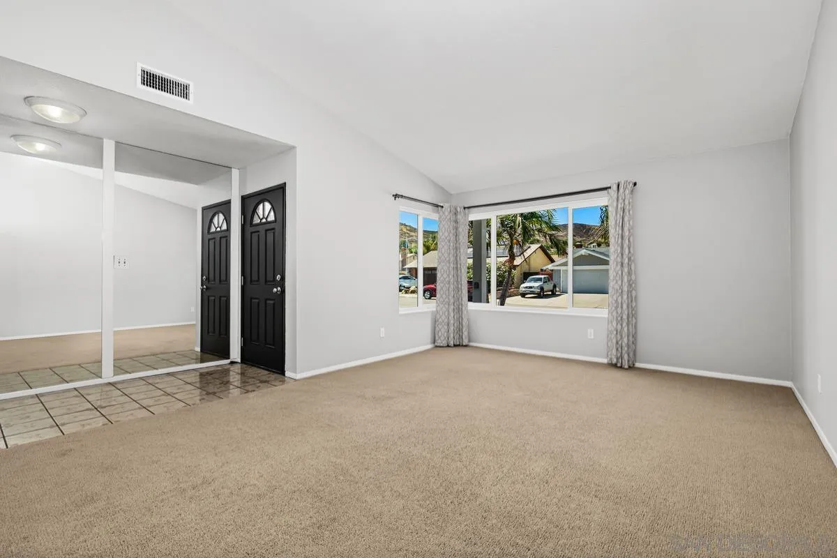 https://cdn.realtyfeed.com/cdn/127/260015321/442fefc46f3c438870ed36d50b3b8746.webp