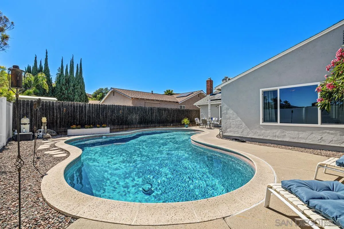 https://cdn.realtyfeed.com/cdn/127/260015321/4d610c976cada772d099f1928aa3da00.webp