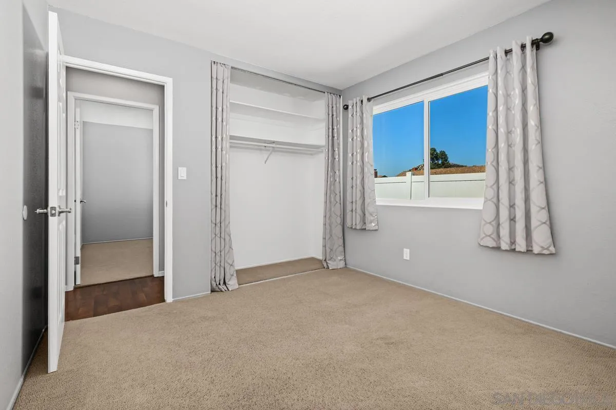 https://cdn.realtyfeed.com/cdn/127/260015321/529ac061af6044a82e977bffd9bbde63.webp