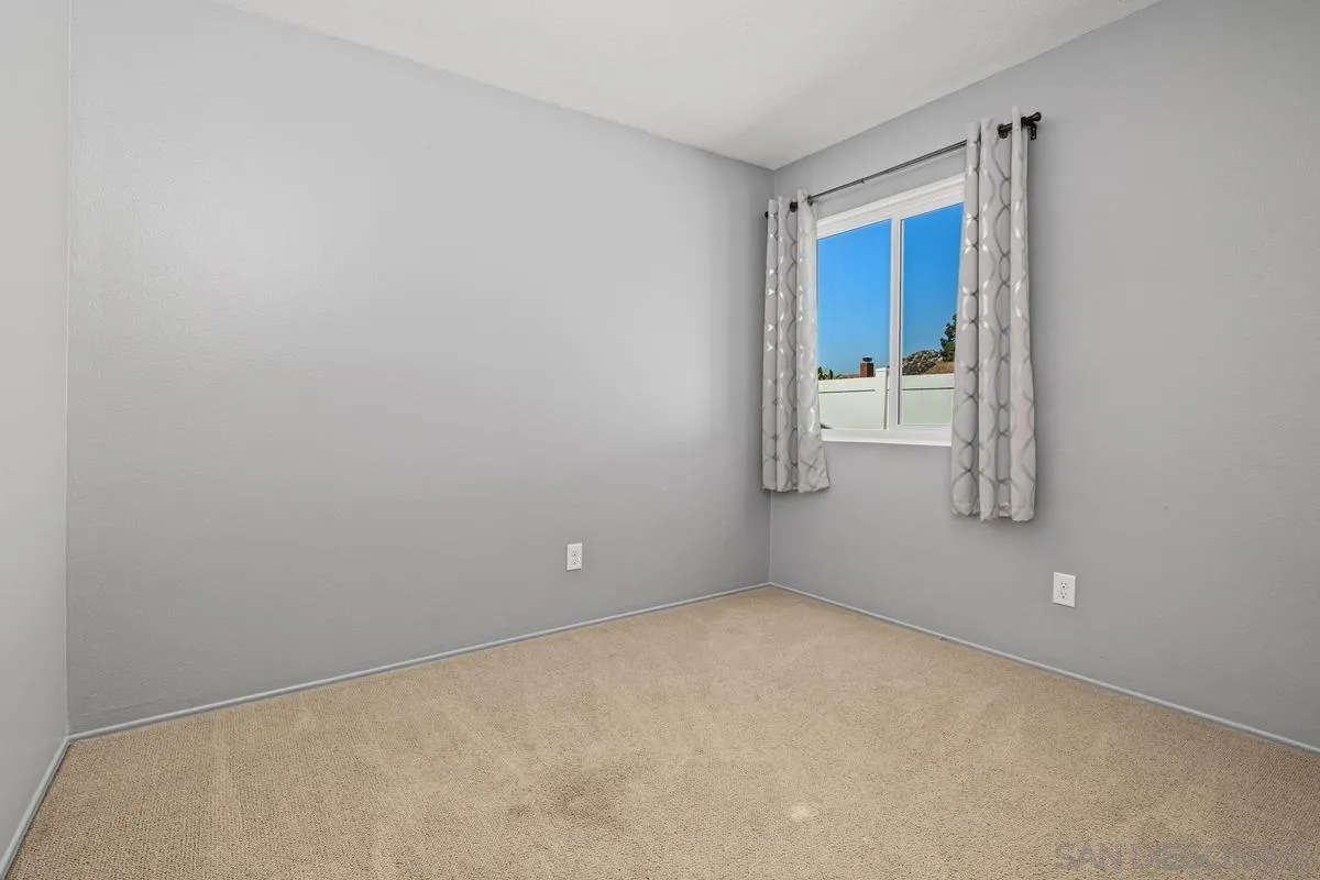 https://cdn.realtyfeed.com/cdn/127/260015321/5fd2a5974e167f14489c85a235547fab.webp