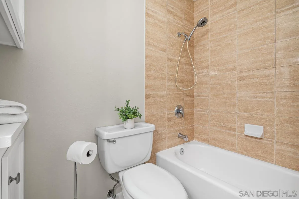 https://cdn.realtyfeed.com/cdn/127/260015321/6a29ca670052bde9c7aee8a5db3df7f6.webp
