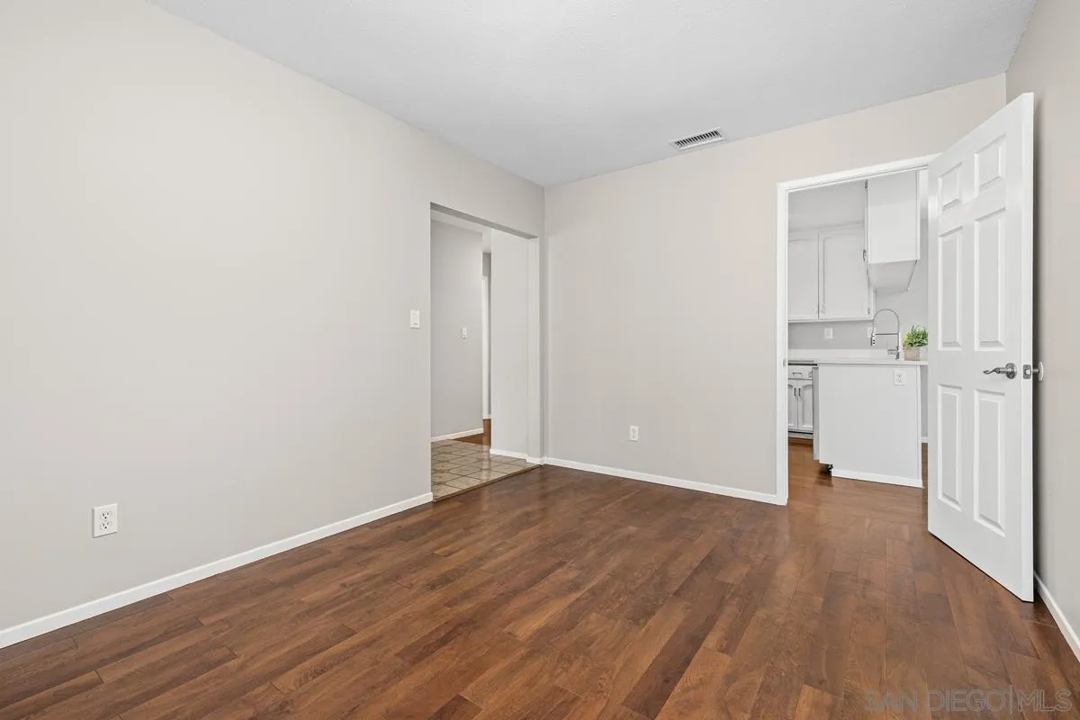 https://cdn.realtyfeed.com/cdn/127/260015321/f4ebd2c8e1ae8ebd9221d555b285fc97.webp