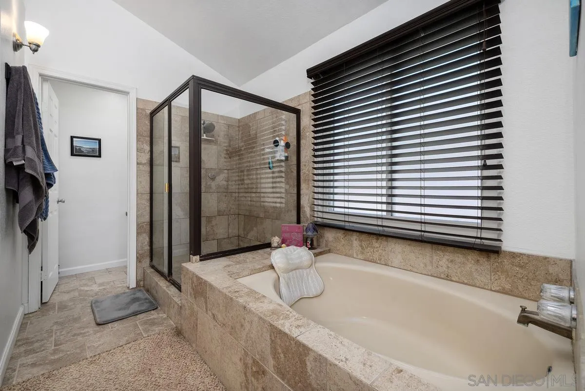 https://cdn.realtyfeed.com/cdn/127/260015322/4c088241ee844edb8343d8e2d1094844.webp