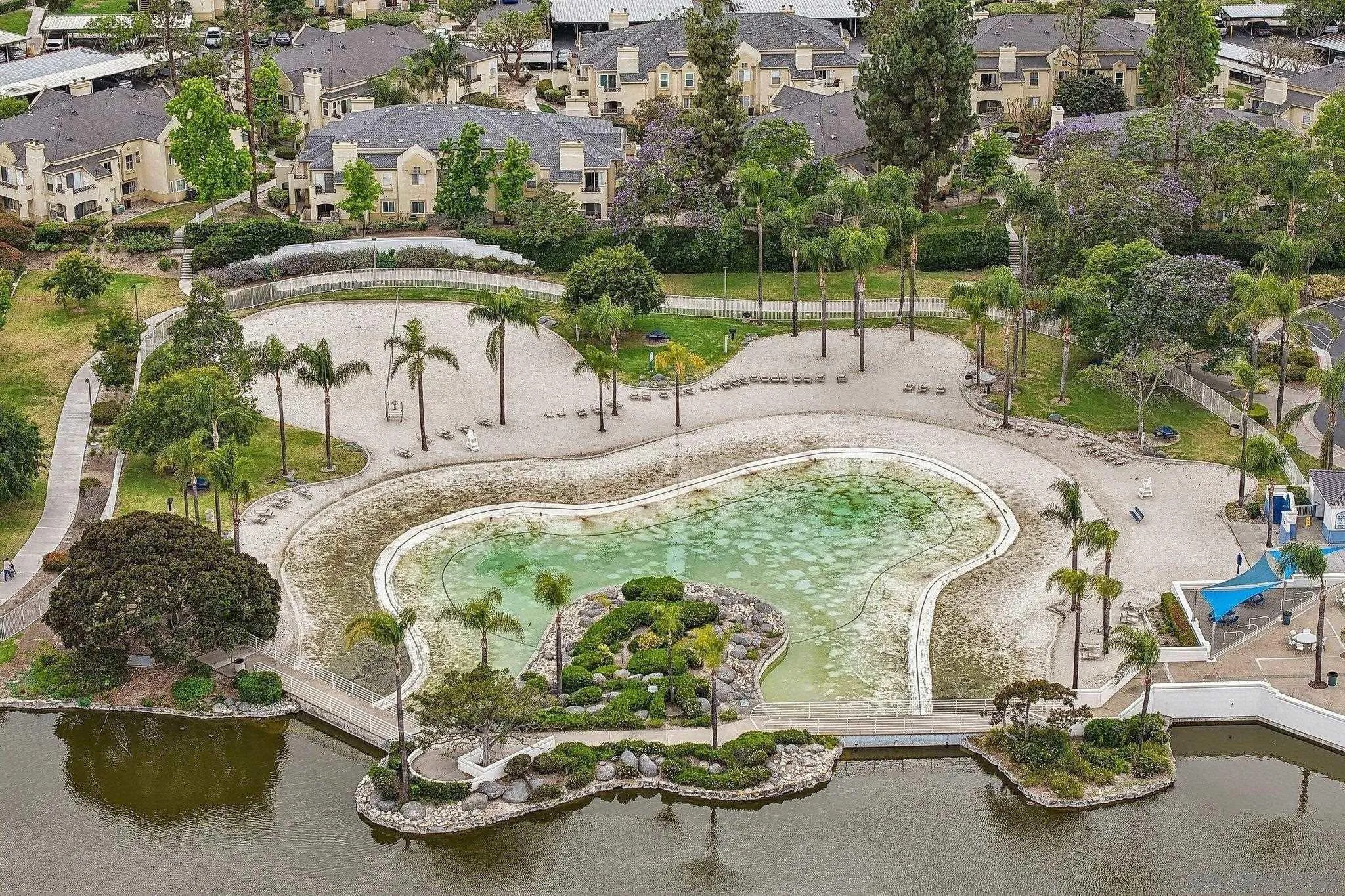 https://cdn.realtyfeed.com/cdn/127/260015322/751262fe1f5ca6559b0940937306dfae.webp