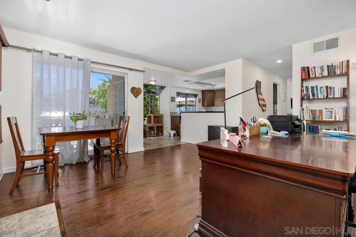 https://cdn.realtyfeed.com/cdn/127/260015322/ce9bd4636647dac985731c21eaae33b9.webp