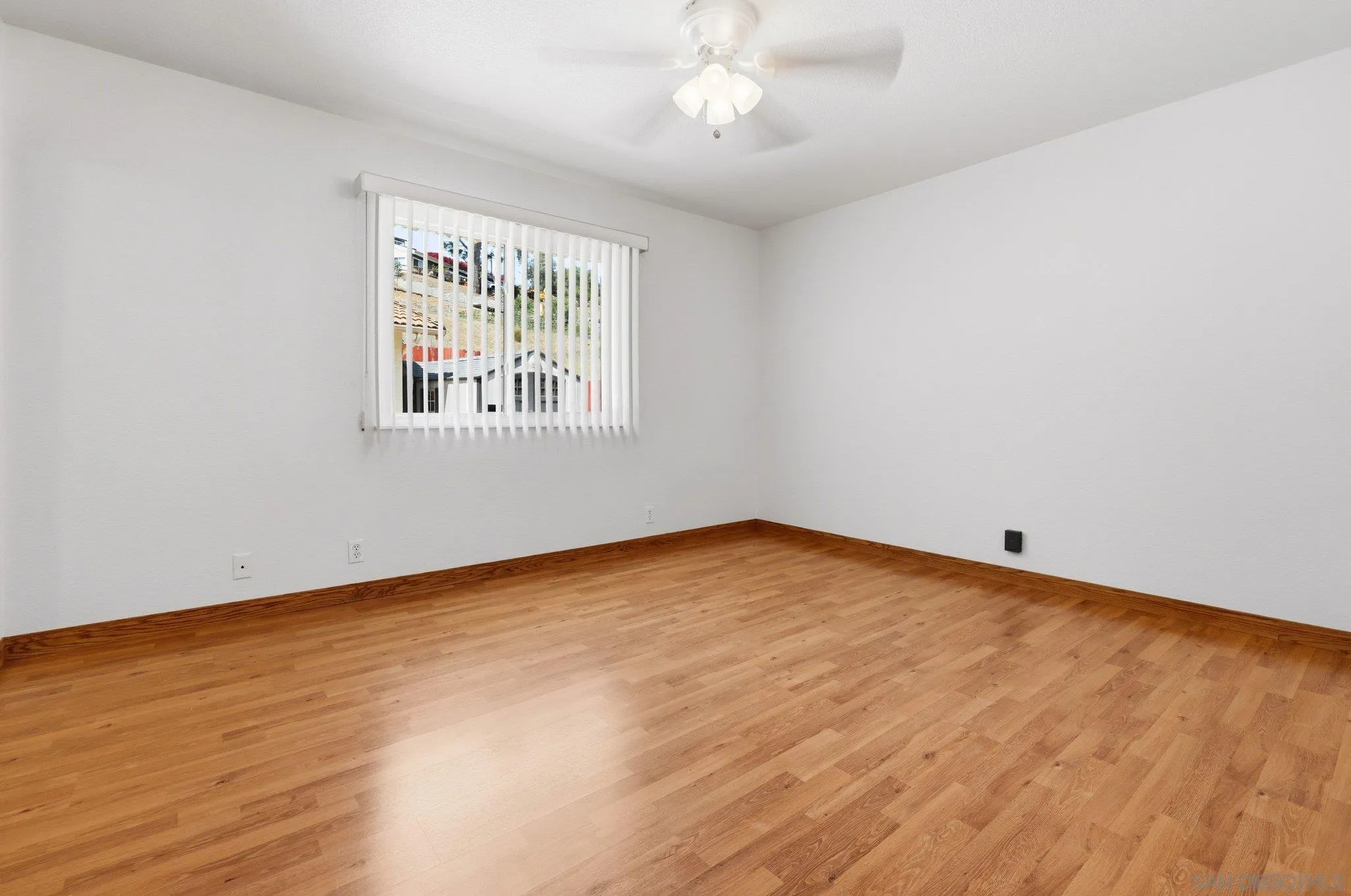 https://cdn.realtyfeed.com/cdn/127/260015326/27378de8a3d693b232c708554588fac9.webp