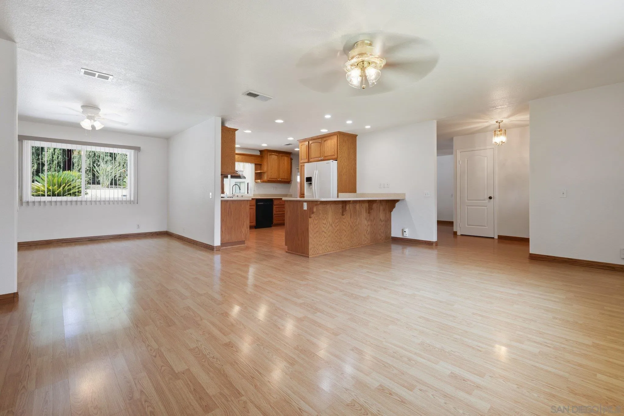 https://cdn.realtyfeed.com/cdn/127/260015326/2ded19779a90f06e637b0eb3168fdfaa.webp